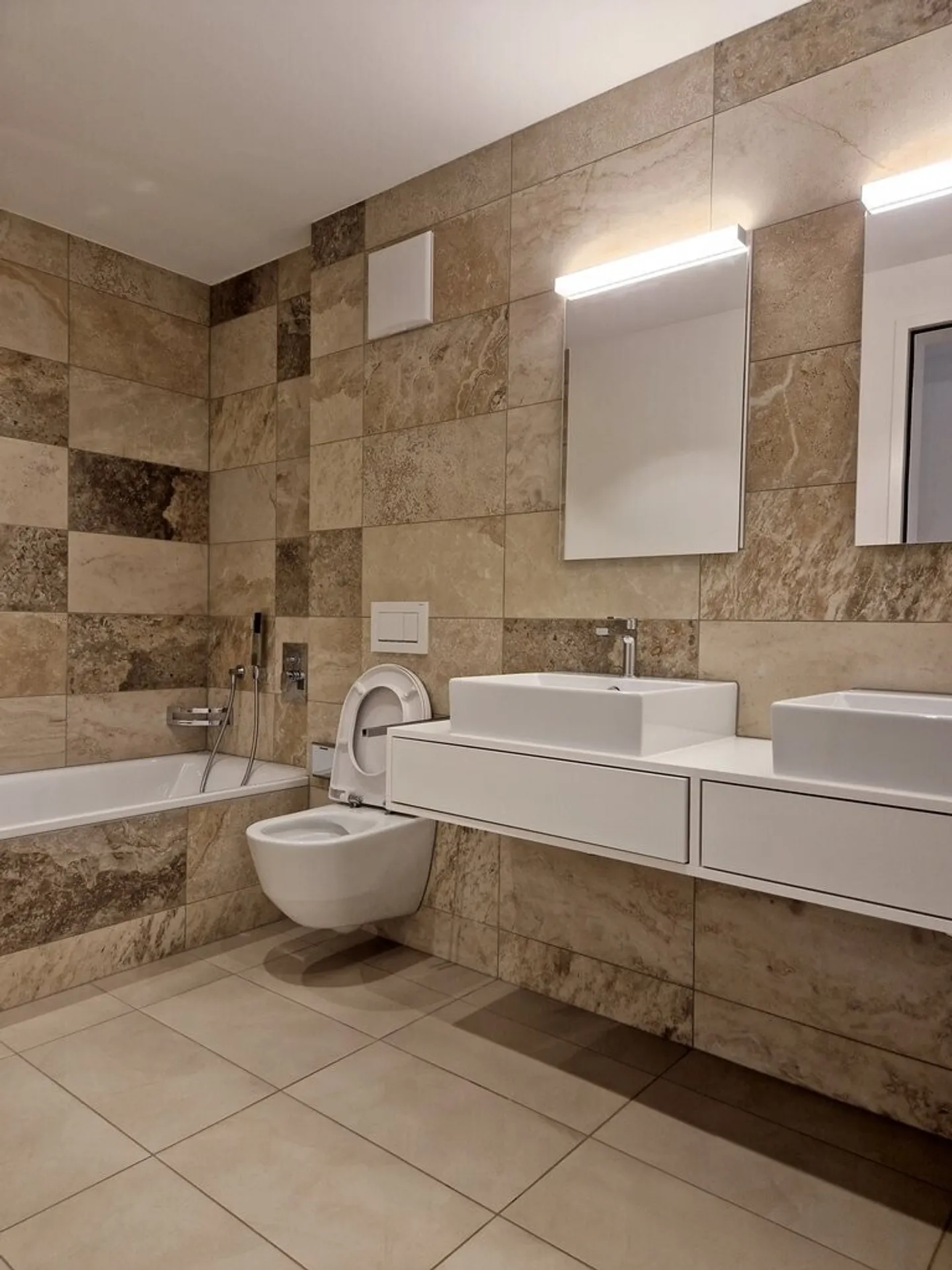 Appartement en attique moderne de 3,5 pièces à Igis - Photo 5 sur 8