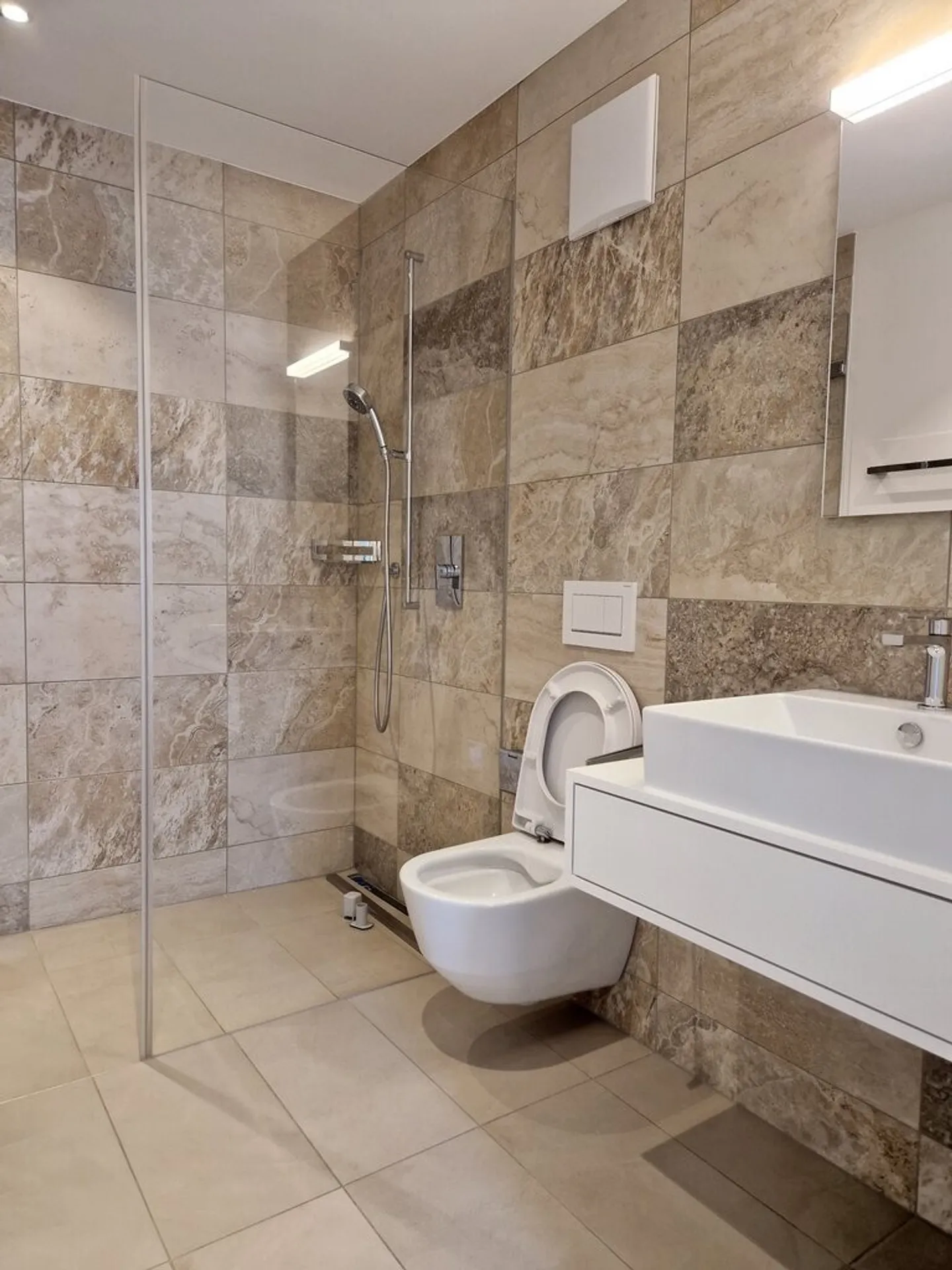 Appartement en attique moderne de 3,5 pièces à Igis - Photo 6 sur 8