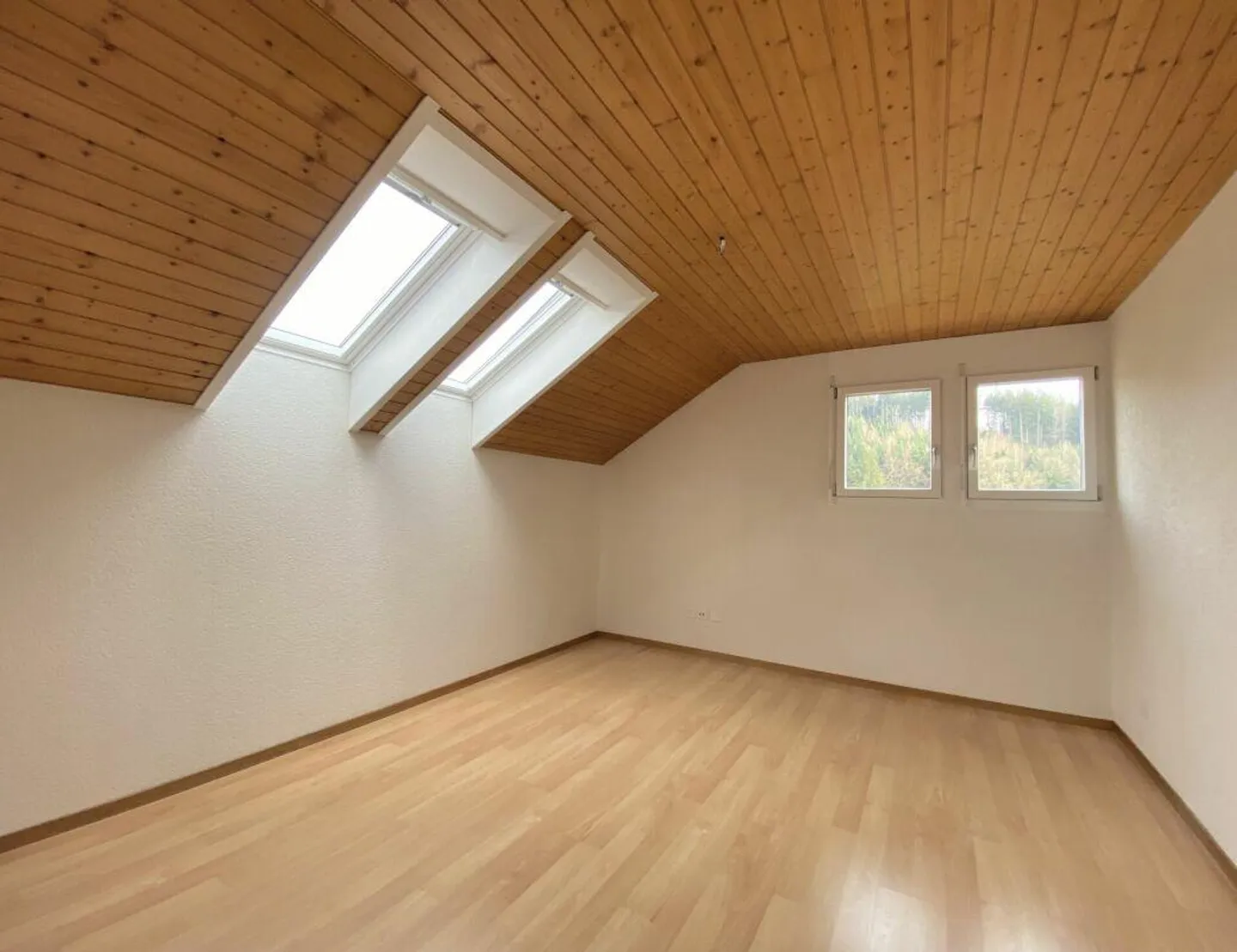 Appartement en duplex rénové de 5,5 pièces - Photo 3 sur 9