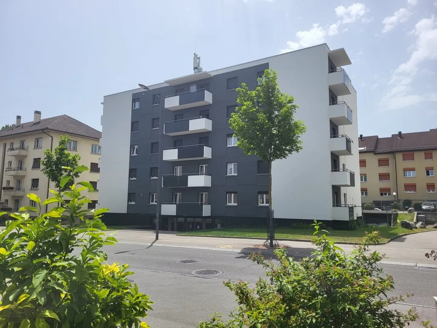 Appartement 2.5 pièces à CHF 1'390.-/mois charges comprises - Photo 1 sur 7