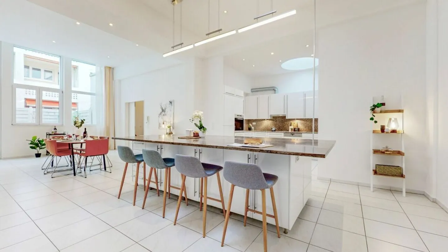 Beautiful Living in Basel on 192 m² - Photo 2 of 7