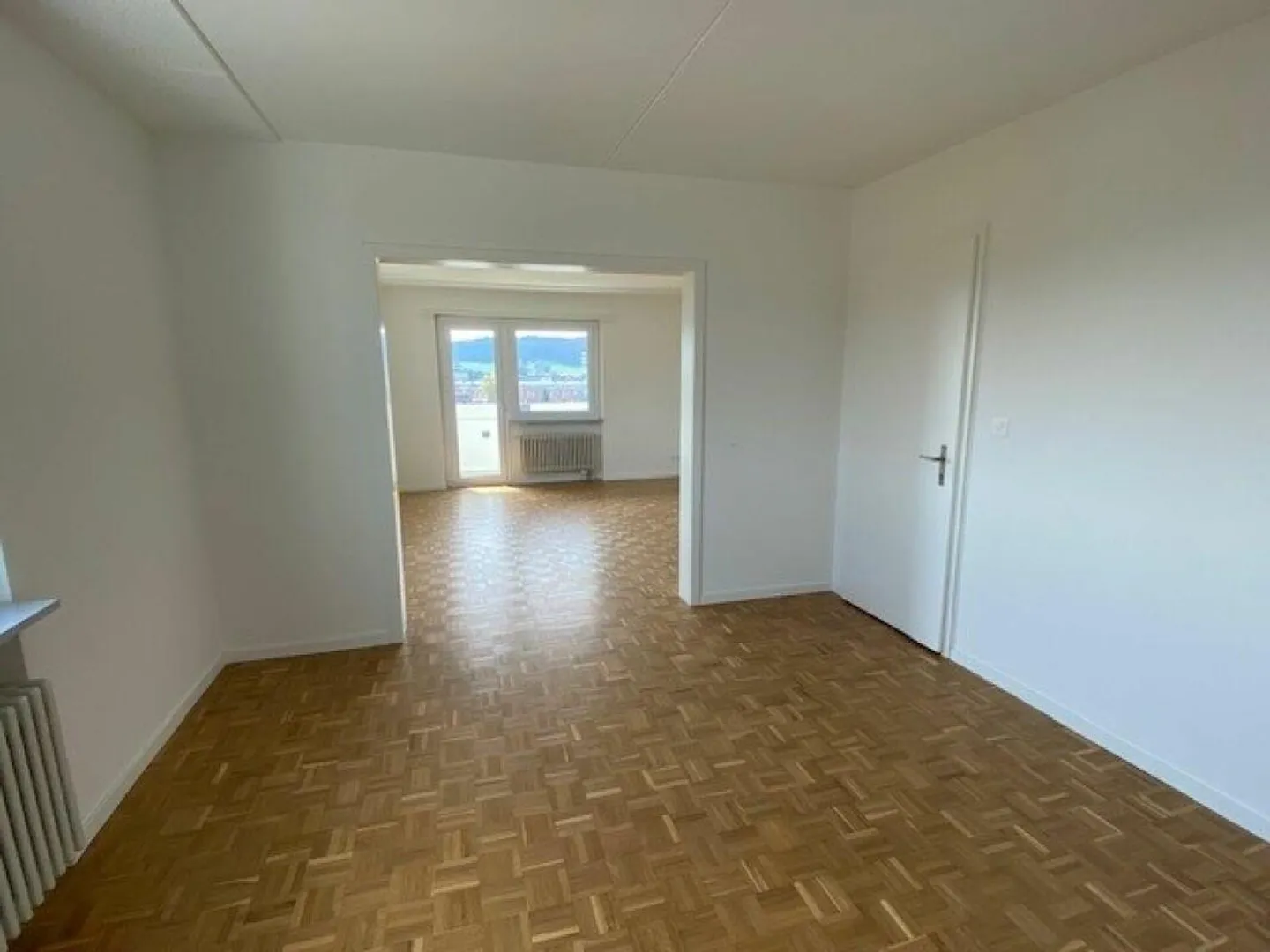 APPARTAMENTO 4 STANZE RINNOVATO DI RECENTE CON BALCONE - Foto 7 di 13