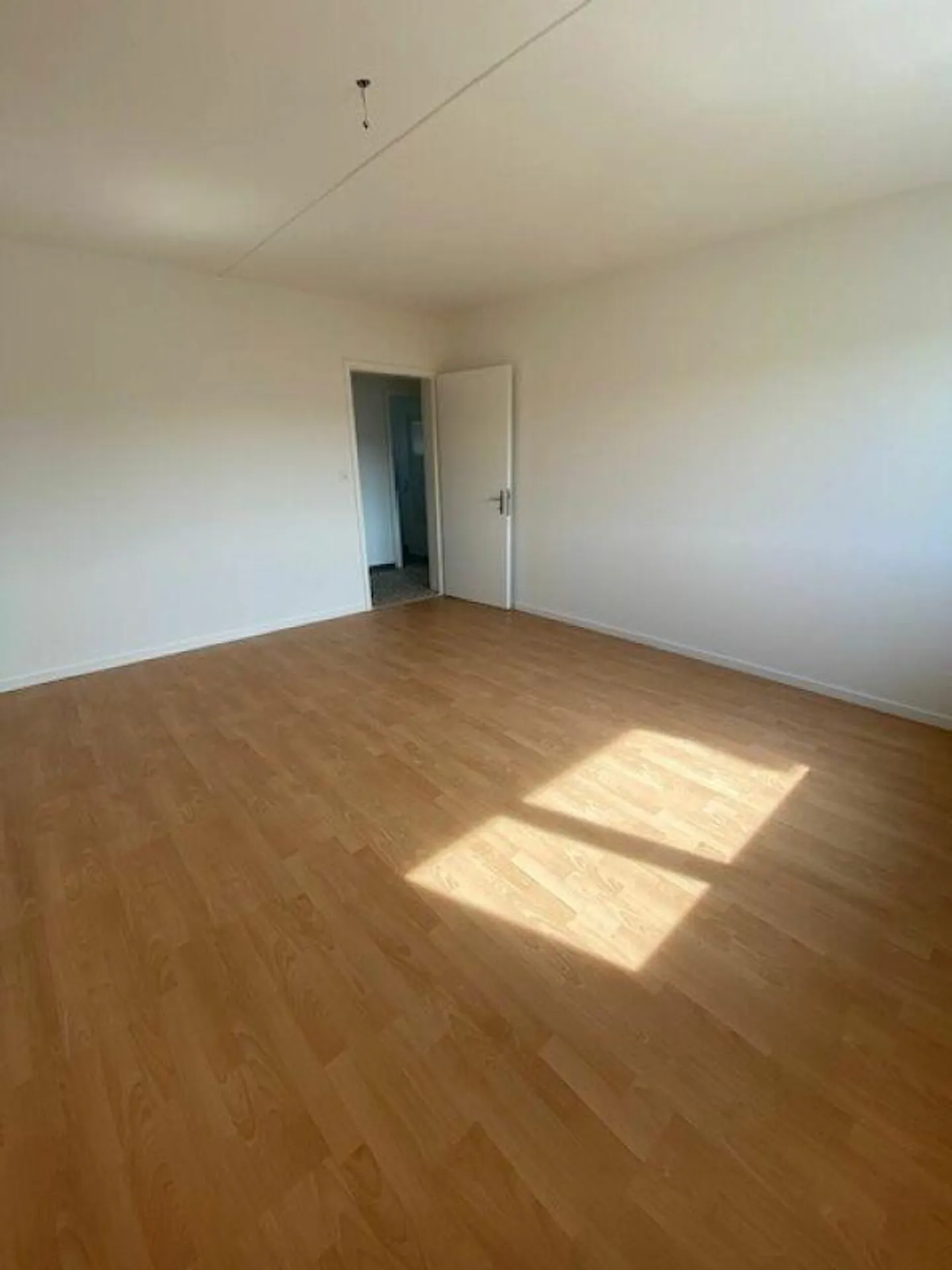 APPARTAMENTO 4 STANZE RINNOVATO DI RECENTE CON BALCONE - Foto 10 di 13