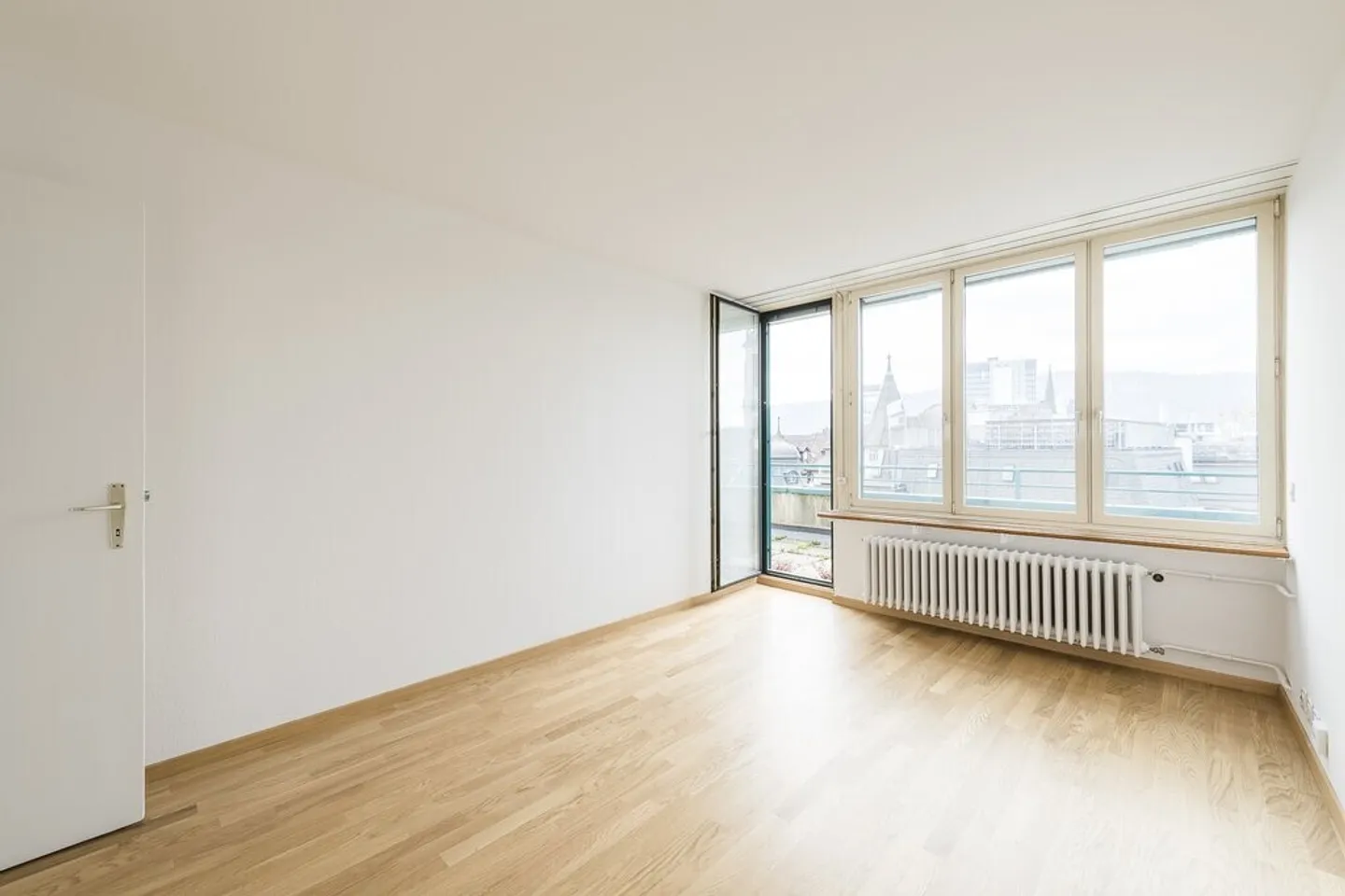 Charming 3-Room Apartment in Zurich - Photo 3 of 10