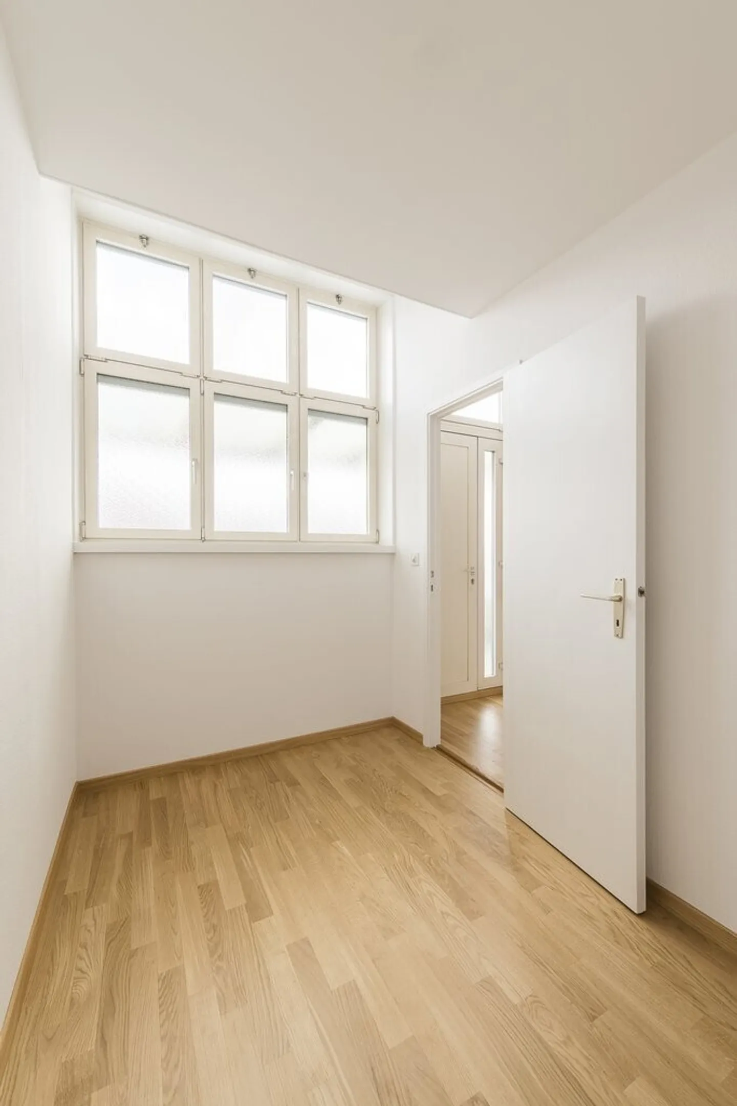 Charming 3-Room Apartment in Zurich - Photo 4 of 10