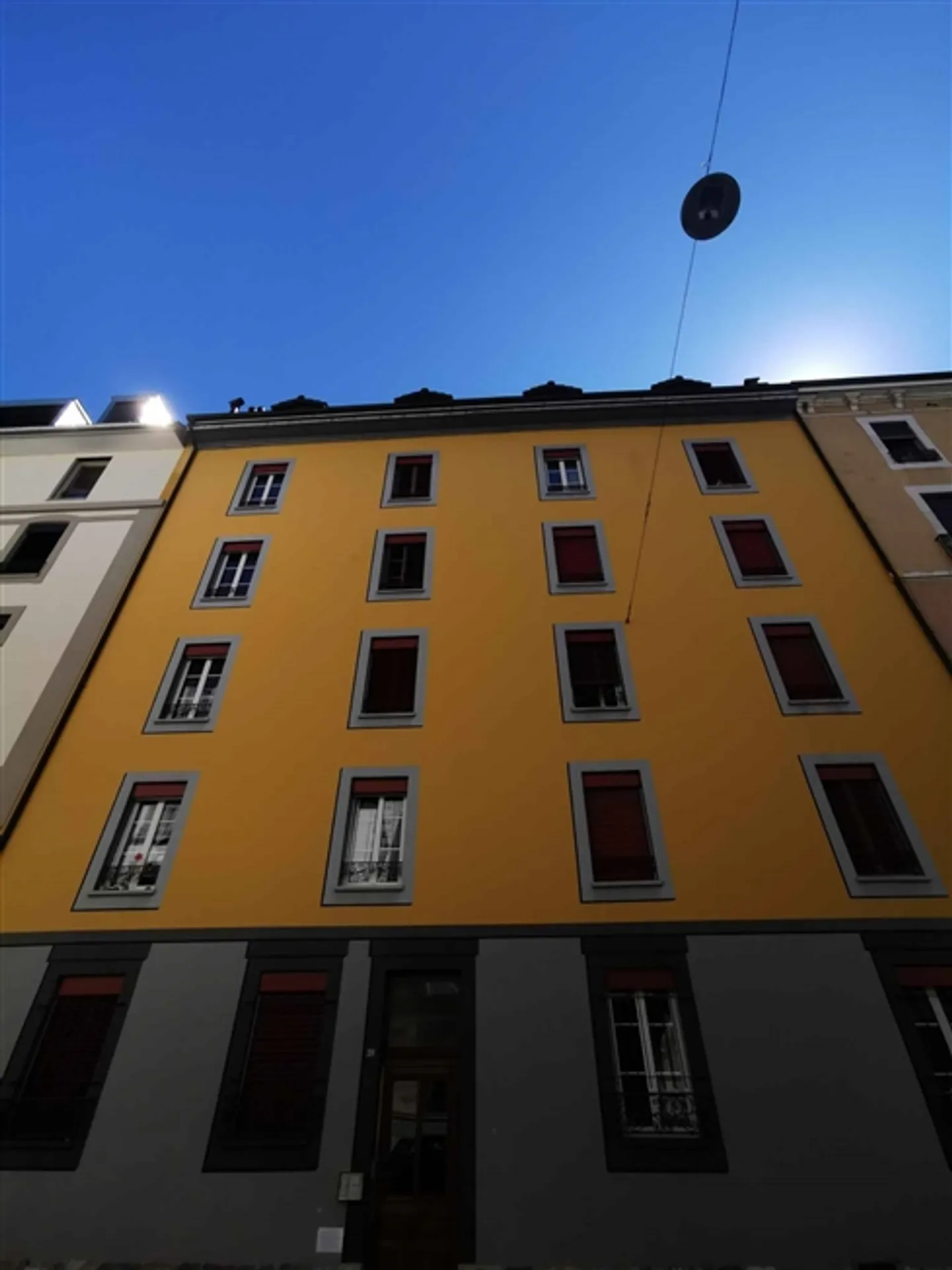 Charmante, appartement rénové au dernier étage - Photo 1 sur 7