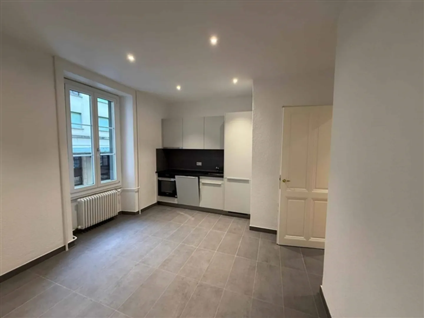 Charmante, appartement rénové au dernier étage - Photo 7 sur 7