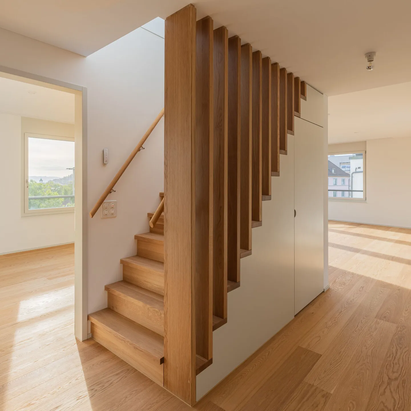 Esclusivo appartamento attico di 3,5 locali con terrazza sul tetto e vista lago - Foto 3 di 16