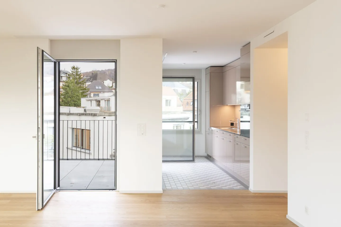 Esclusivo appartamento attico di 3,5 locali con terrazza sul tetto e vista lago - Foto 5 di 16