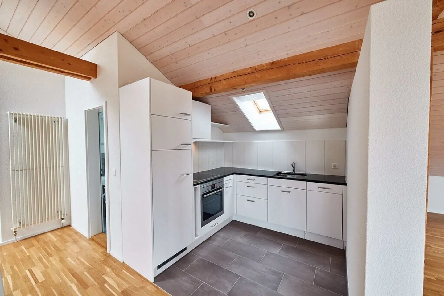 Einzigartige Dachwohnung! - Foto 4 von 5
