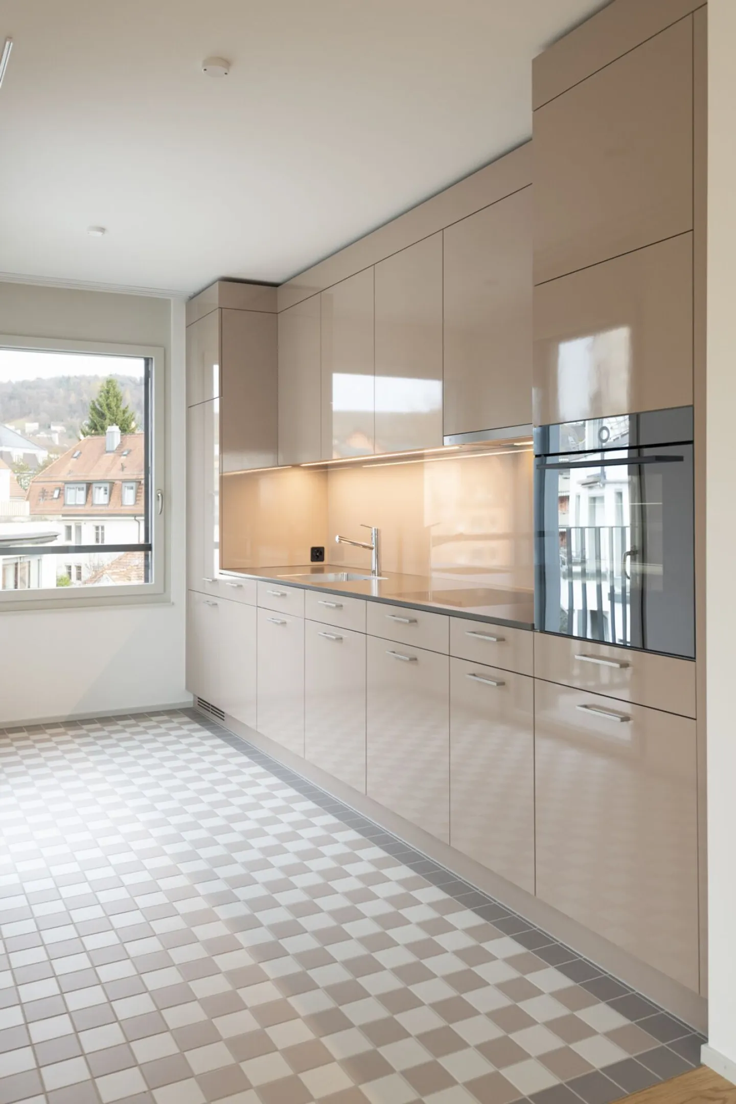 Esclusivo appartamento attico di 3,5 locali con terrazza sul tetto e vista lago - Foto 6 di 16