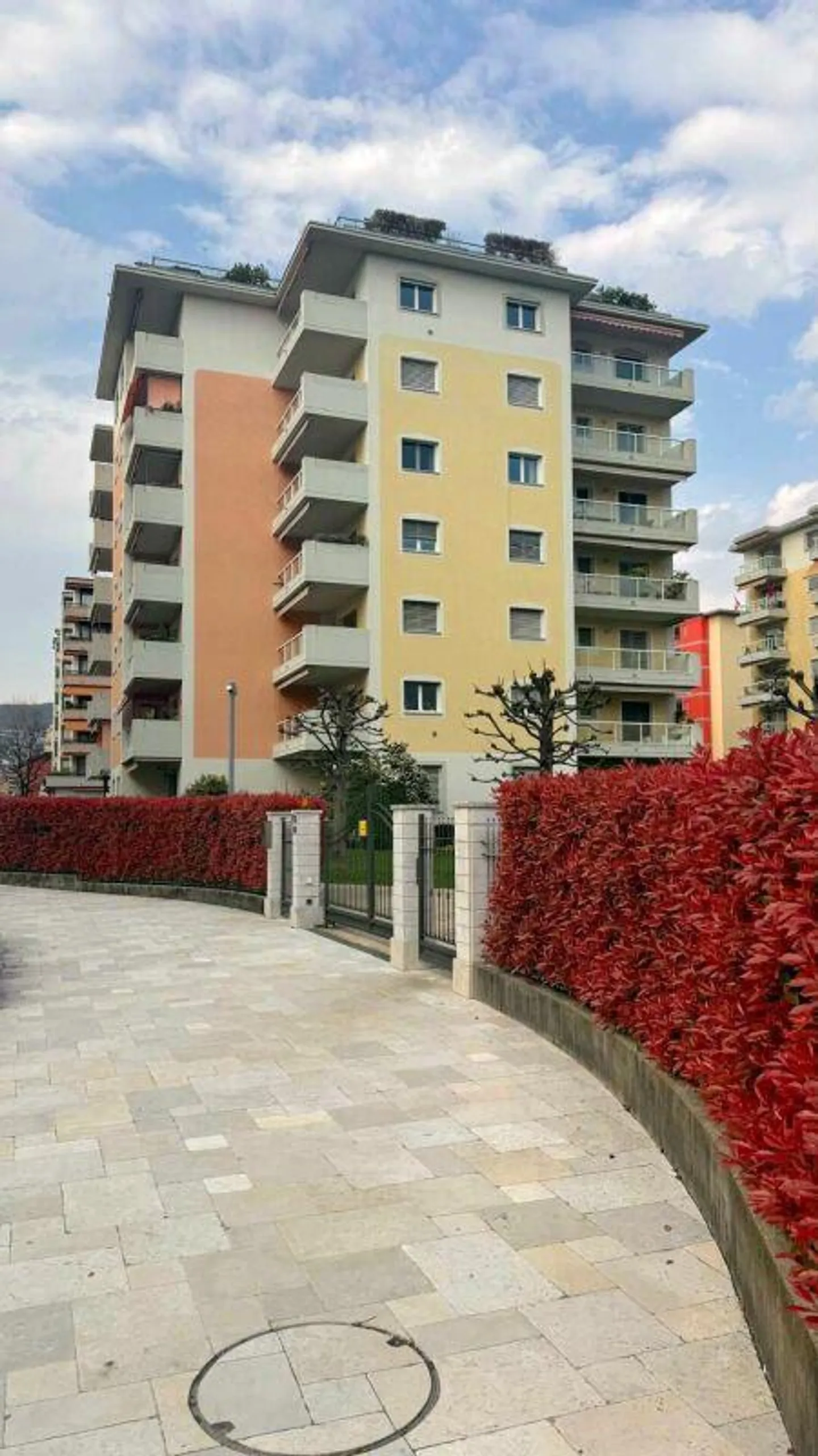 Prestigious Residence 3.5 Rooms Viganello - Strategic Location - Photo 1 of 10
