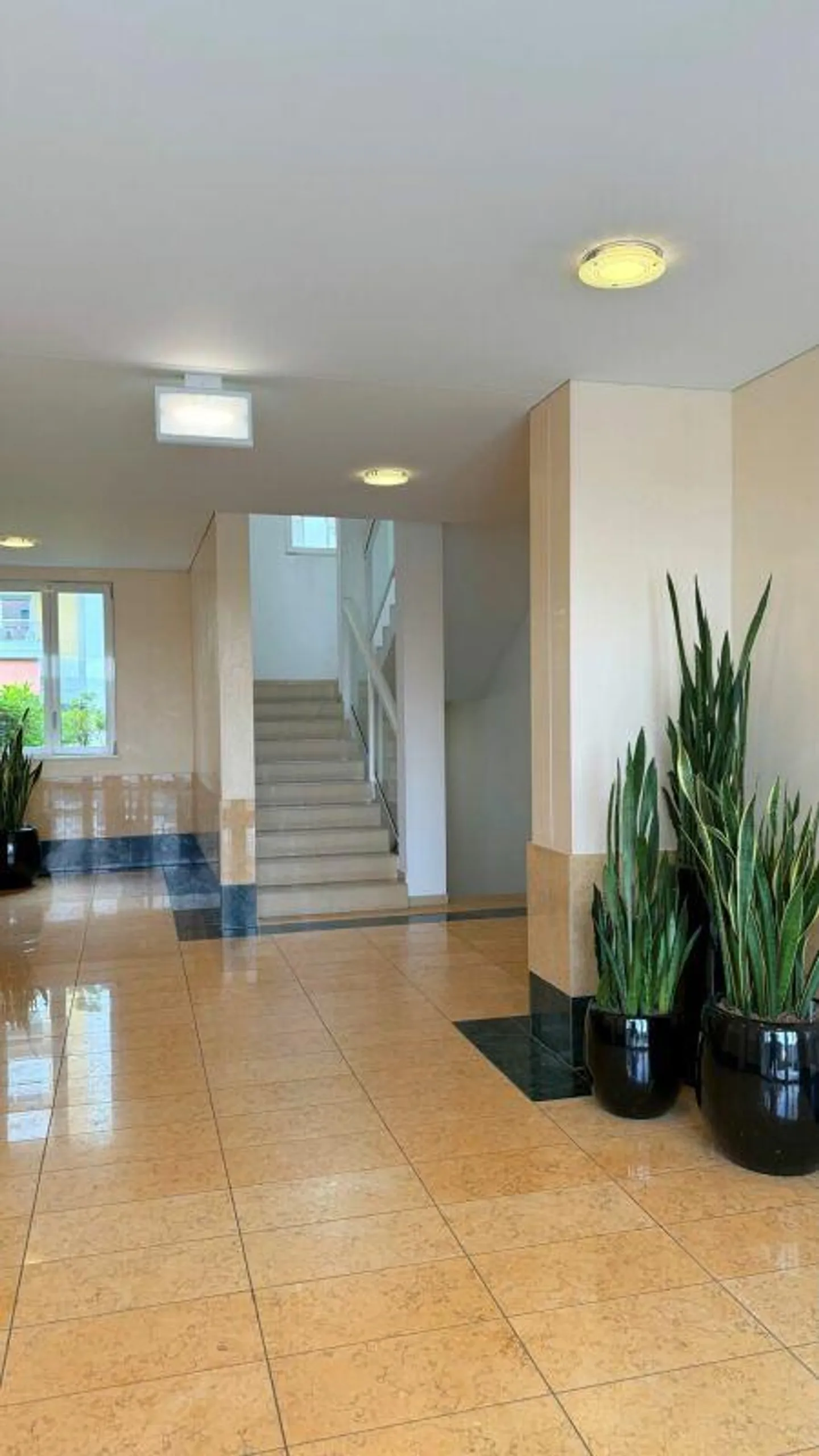 Prestigious Residence 3.5 Rooms Viganello - Strategic Location - Photo 2 of 10