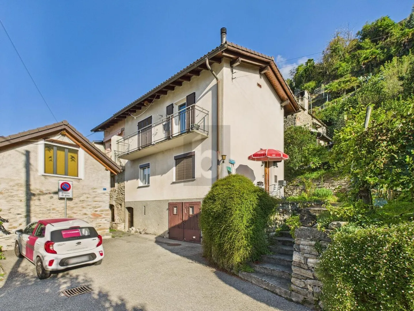 Graziosa Casa Familiare con Vista - Foto 1 di 3