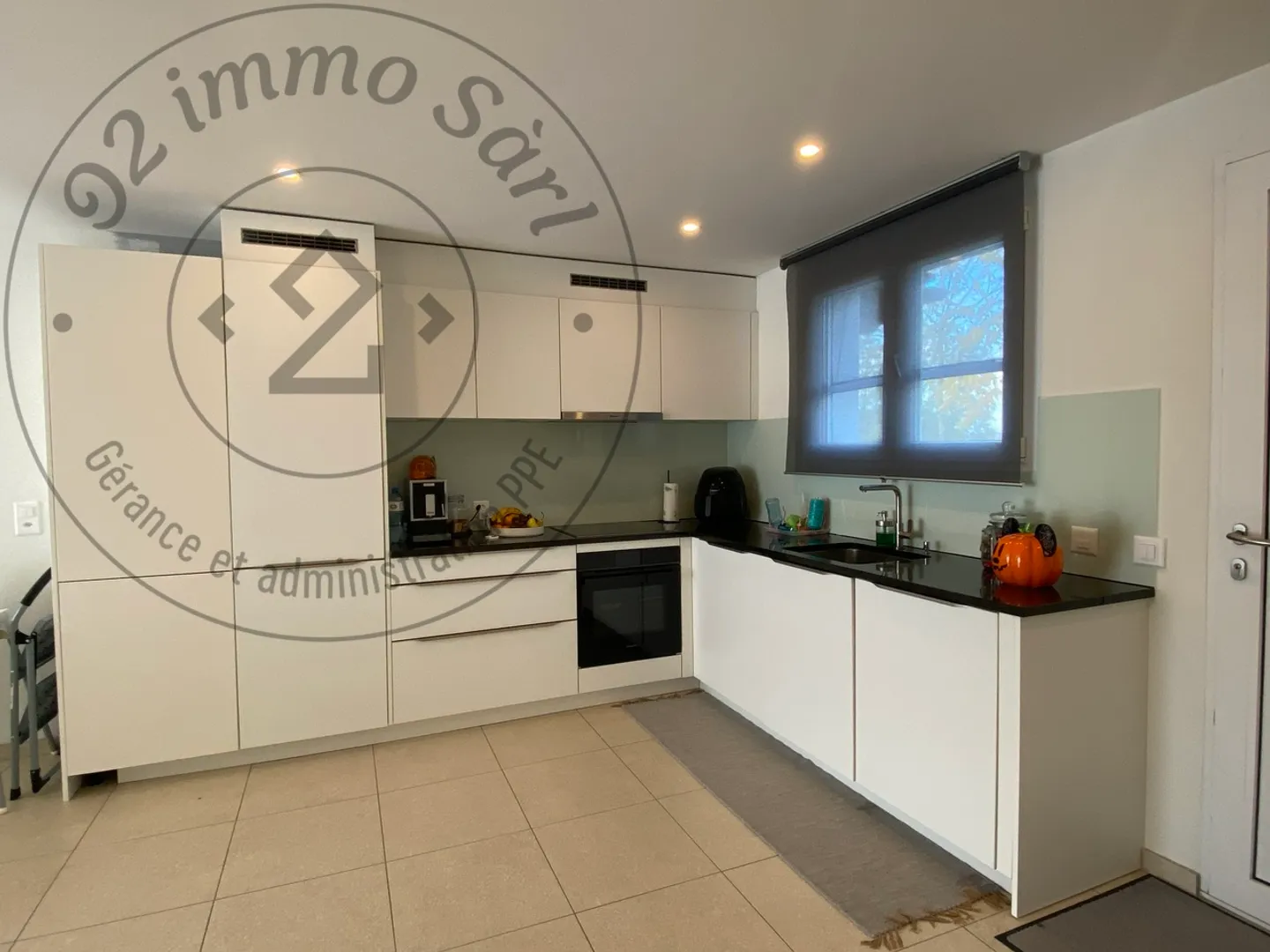 4.5-room semi-detached villa with private garden in Prez-vers-Noreaz - Photo 5 of 10