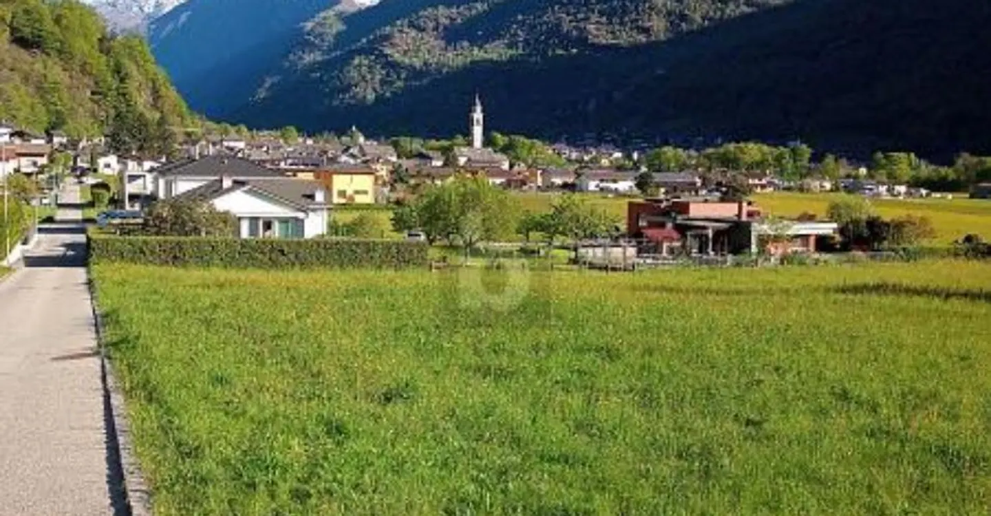 BAULAND AM ENDE DES DORFES, MIT SCHÖNER AUSSICHT - Photo 1 of 3