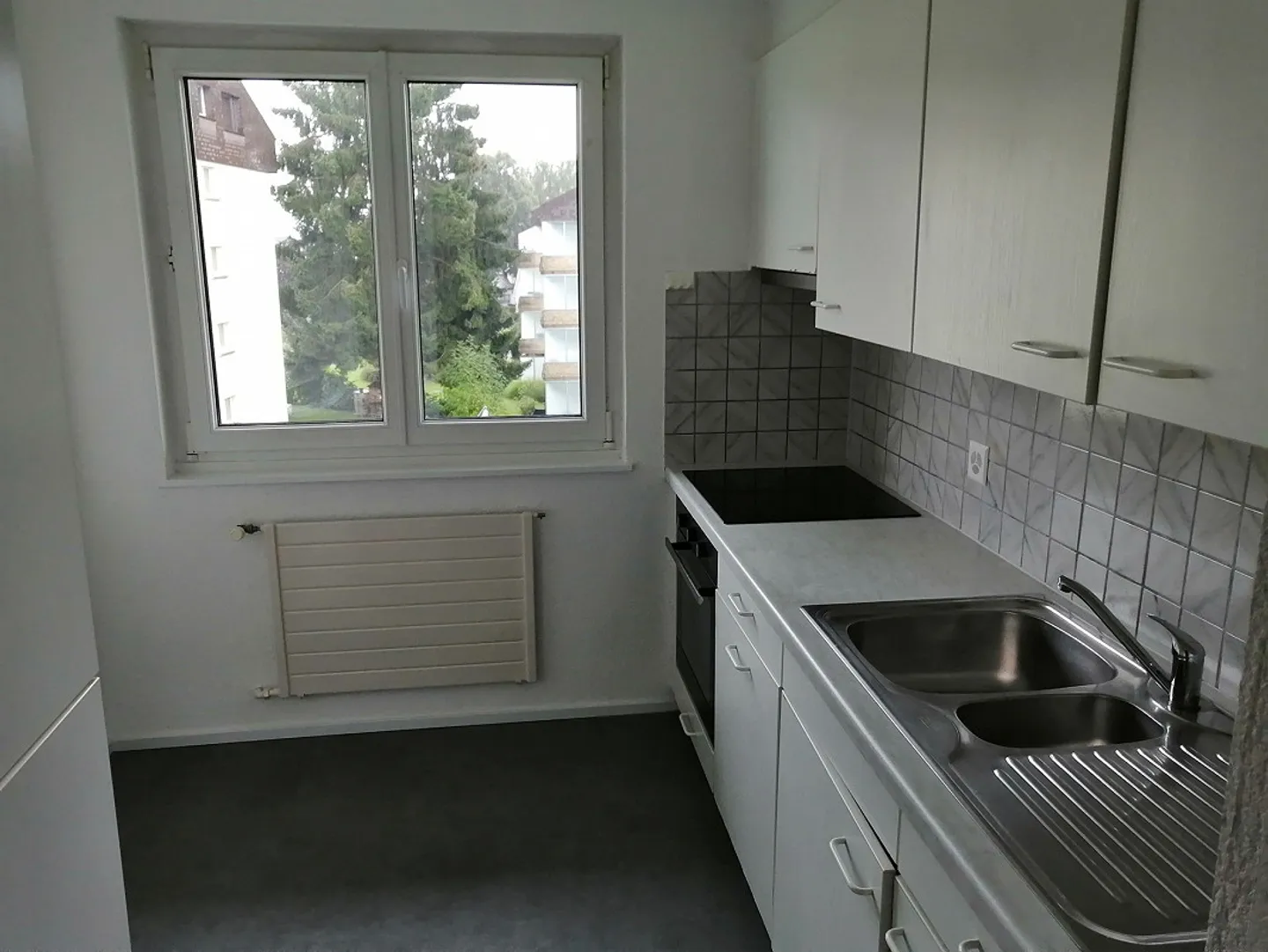 Appartement moderne et calme de 2,5 pièces avec balcon - Photo 1 sur 7
