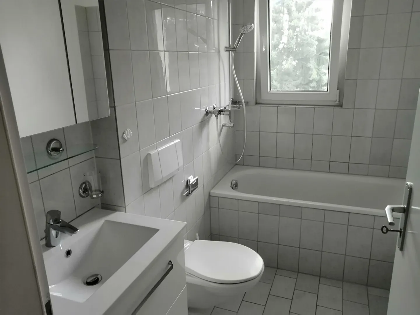 Appartement moderne et calme de 2,5 pièces avec balcon - Photo 4 sur 7