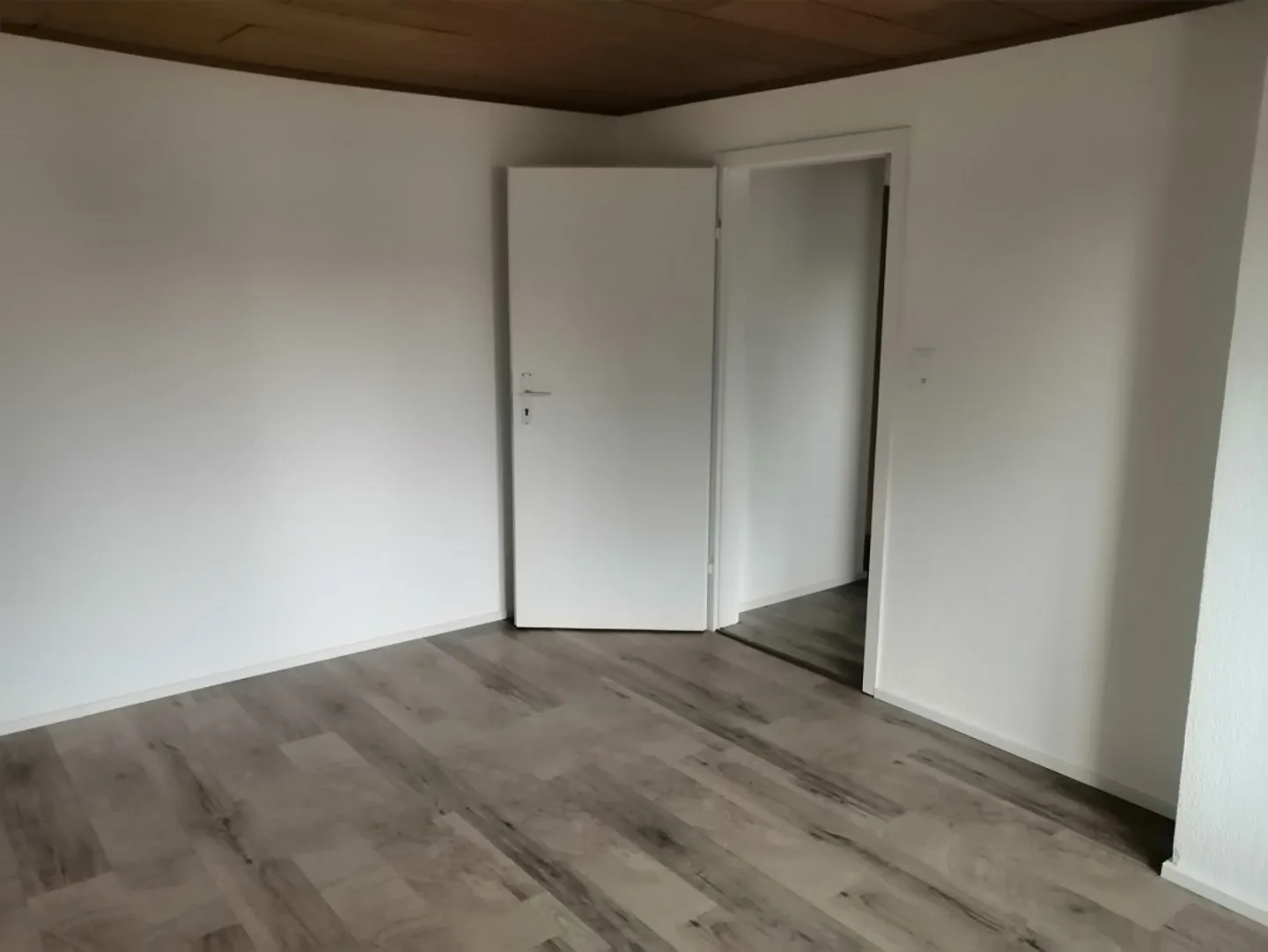 Appartement moderne et calme de 2,5 pièces avec balcon - Photo 6 sur 7