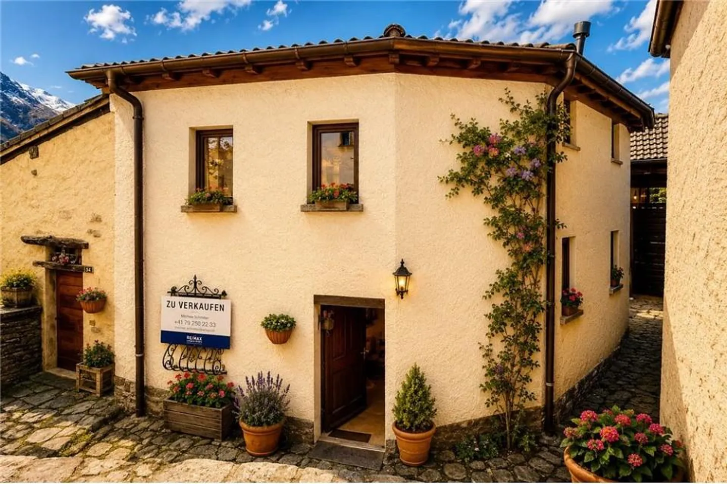 Carefully renovated rustic with typical Ticino charm - Photo 3 of 9