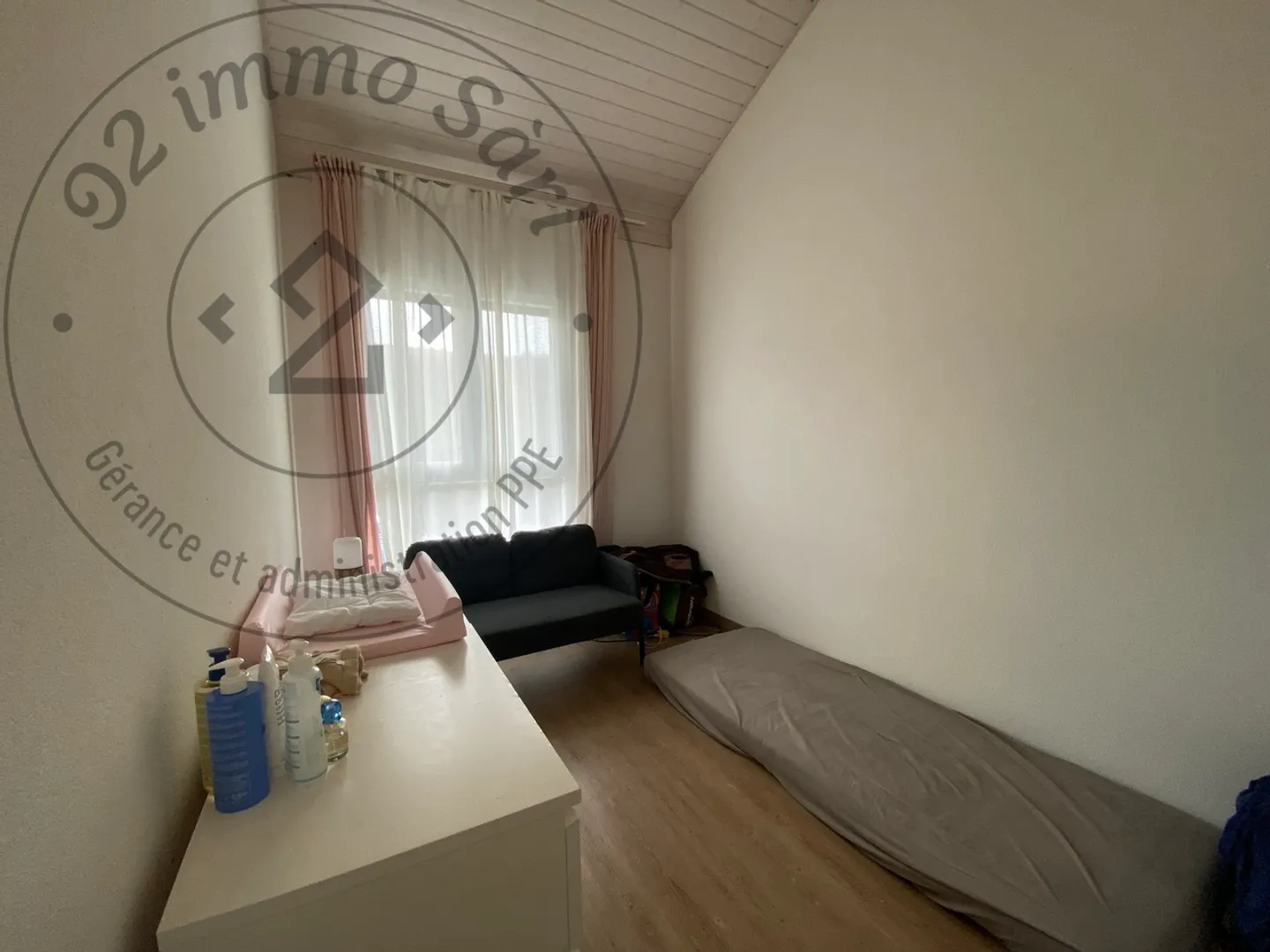 4.5-room semi-detached villa with private garden in Prez-vers-Noreaz - Photo 9 of 10