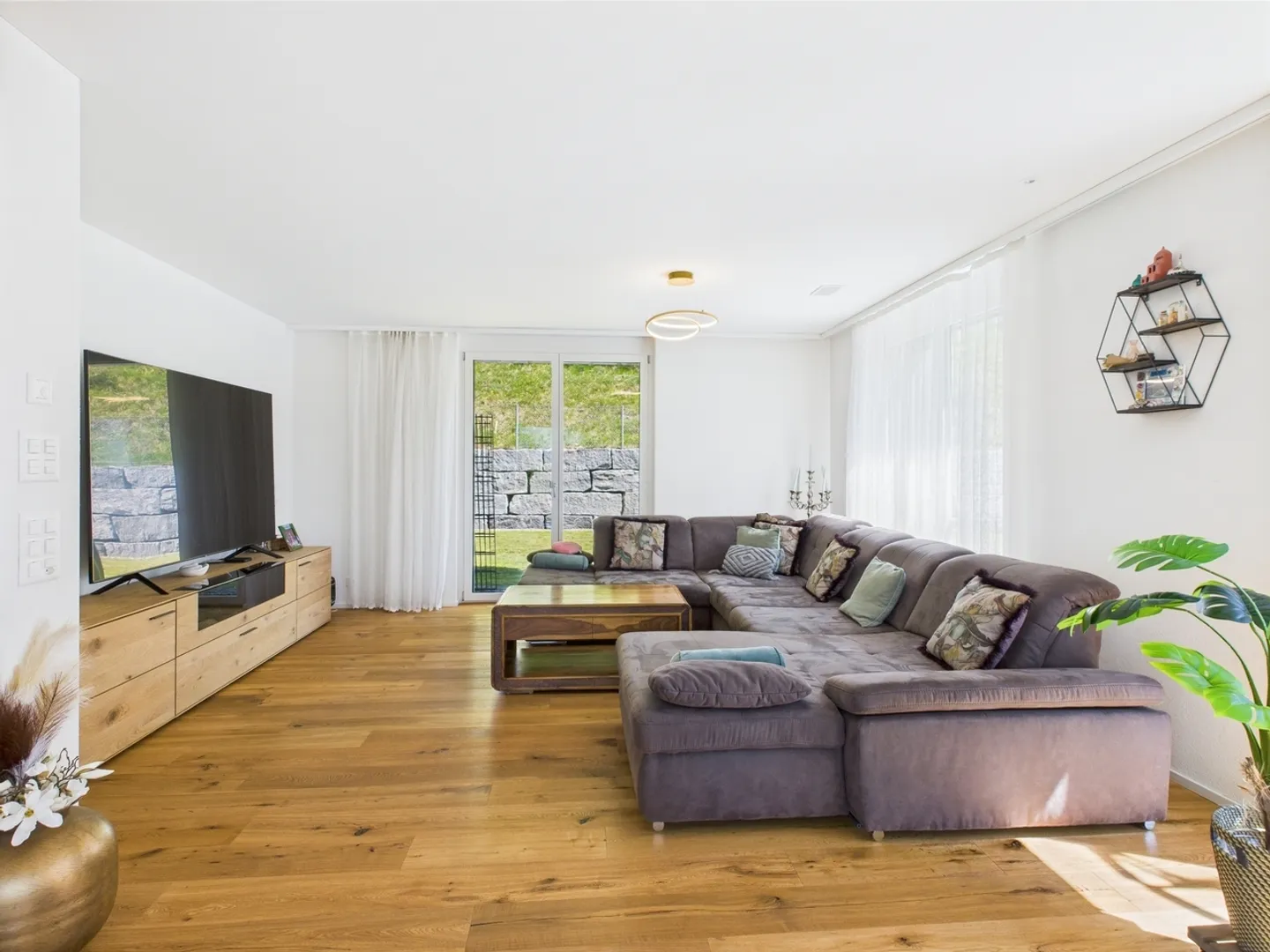 Maison moderne et spacieuse pour la famille avec appartement de 1,5 pièce - Photo 2 sur 13