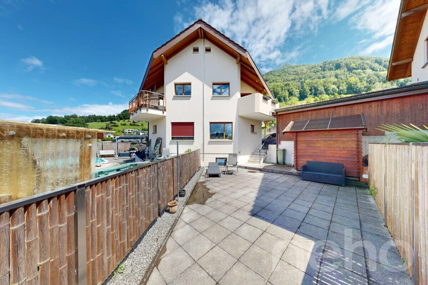 Charmantes Doppeleinfamilienhaus mit Solarenergie - Foto 3 von 13