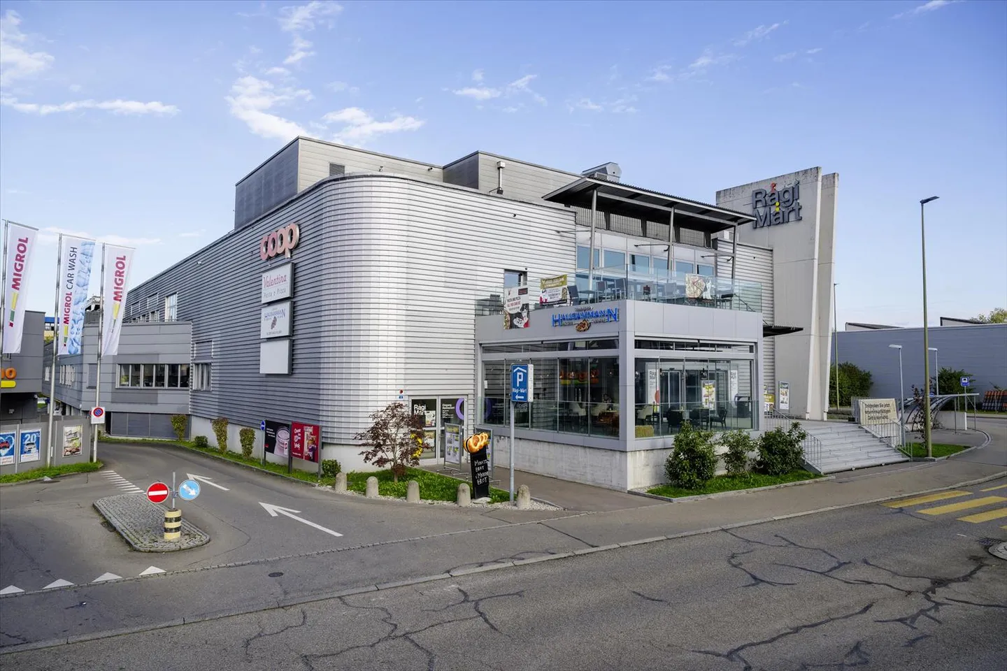 Tous les chemins mènent à Regensdorf - Espaces de stockage à partir de 50m2 - Photo 1 sur 5