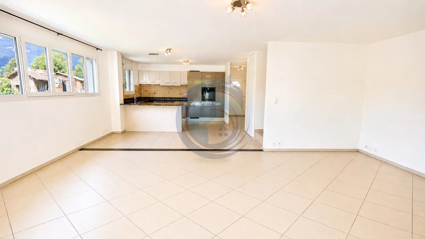 SUPERB DUPLEX CORNER APARTMENT 4.5 ROOMS - TERRACE, BALCONY AND PRIVATE GARDEN - Photo 3 of 15
