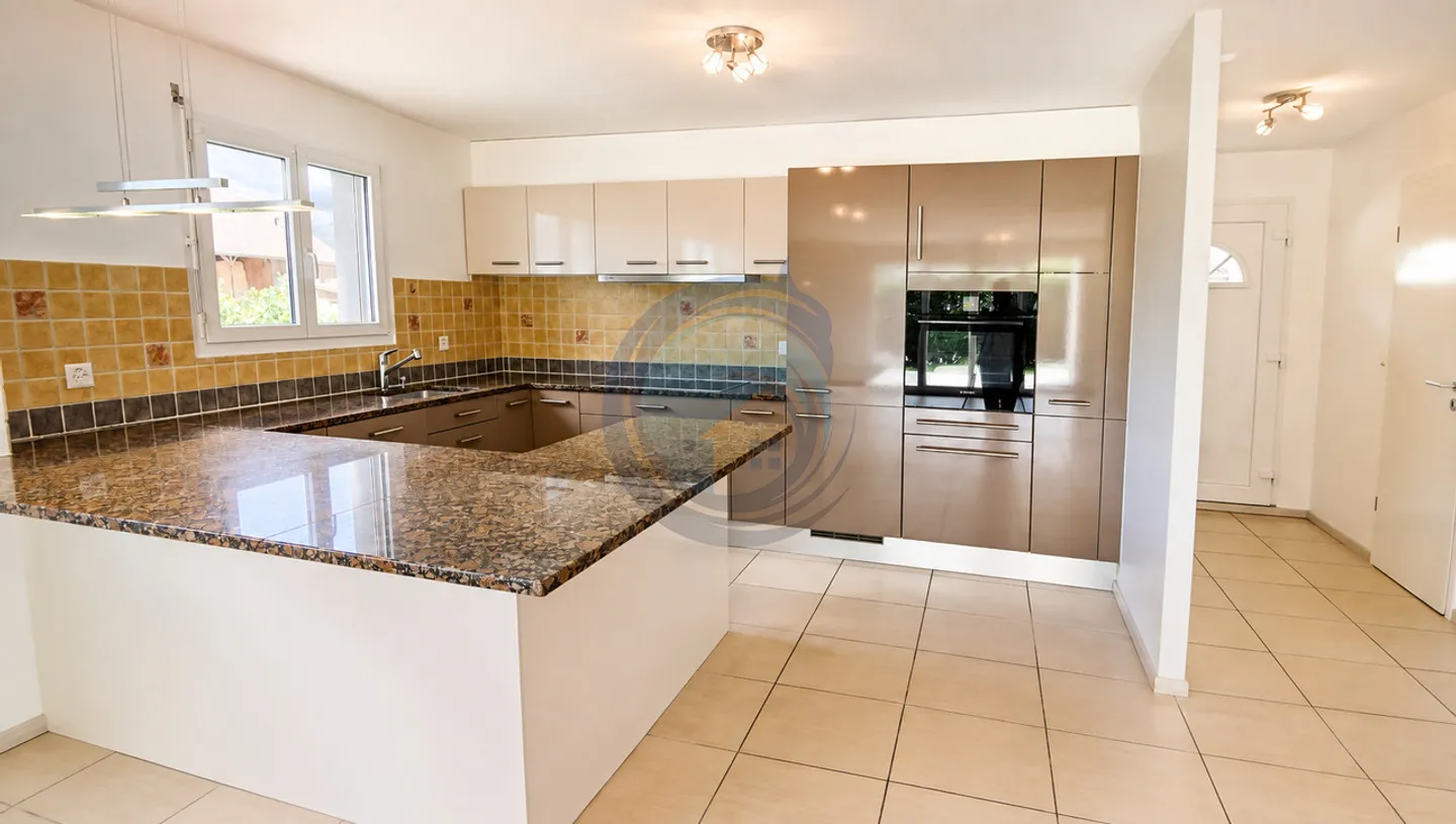 SUPERB DUPLEX CORNER APARTMENT 4.5 ROOMS - TERRACE, BALCONY AND PRIVATE GARDEN - Photo 1 of 15