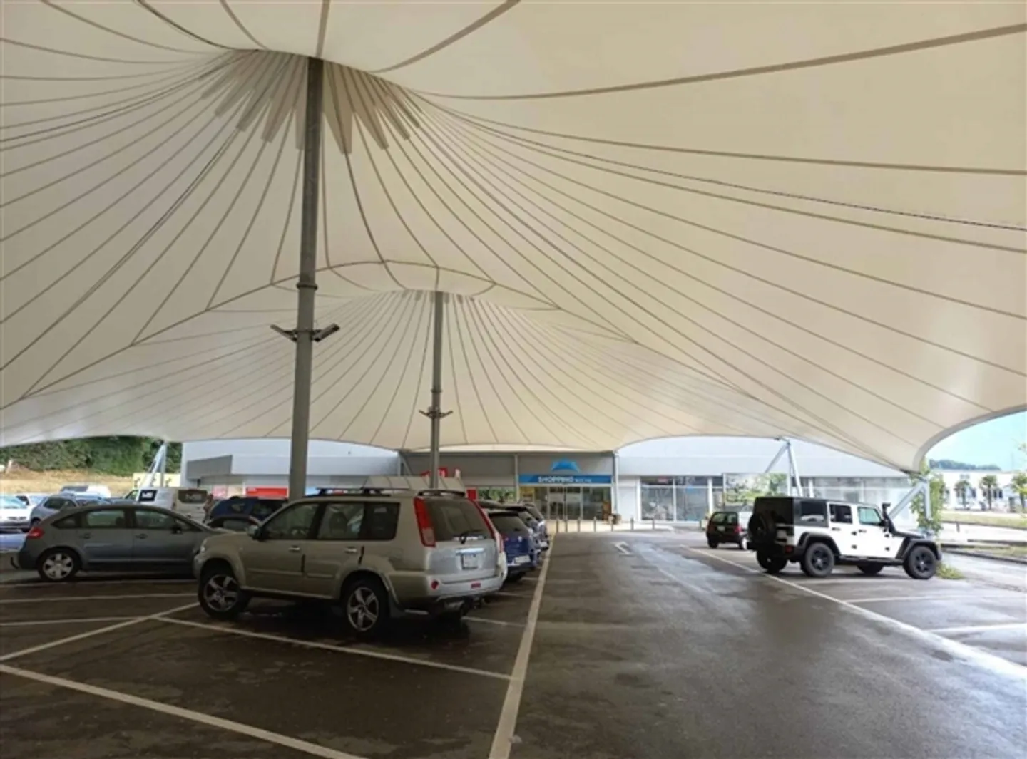 1.400 m² disponibles dans le centre commercial SHOPPING ROCHE - Photo 4 sur 4