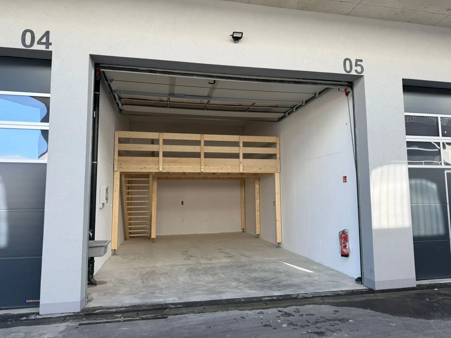 Deposit with mezzanine - Photo 1 of 4