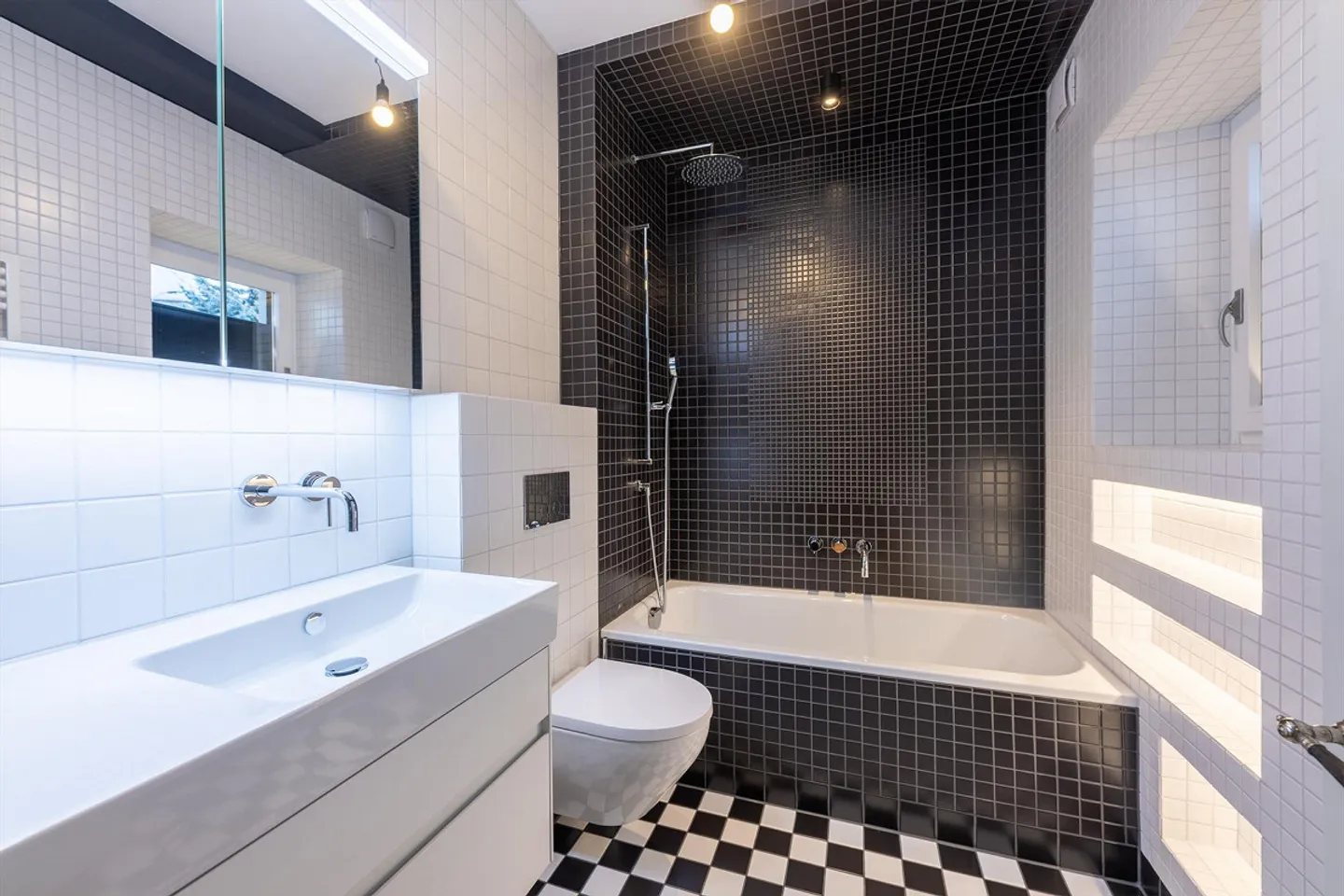 3.5 Room Art Nouveau Apartment with Fantastic City Views - Photo 6 of 9