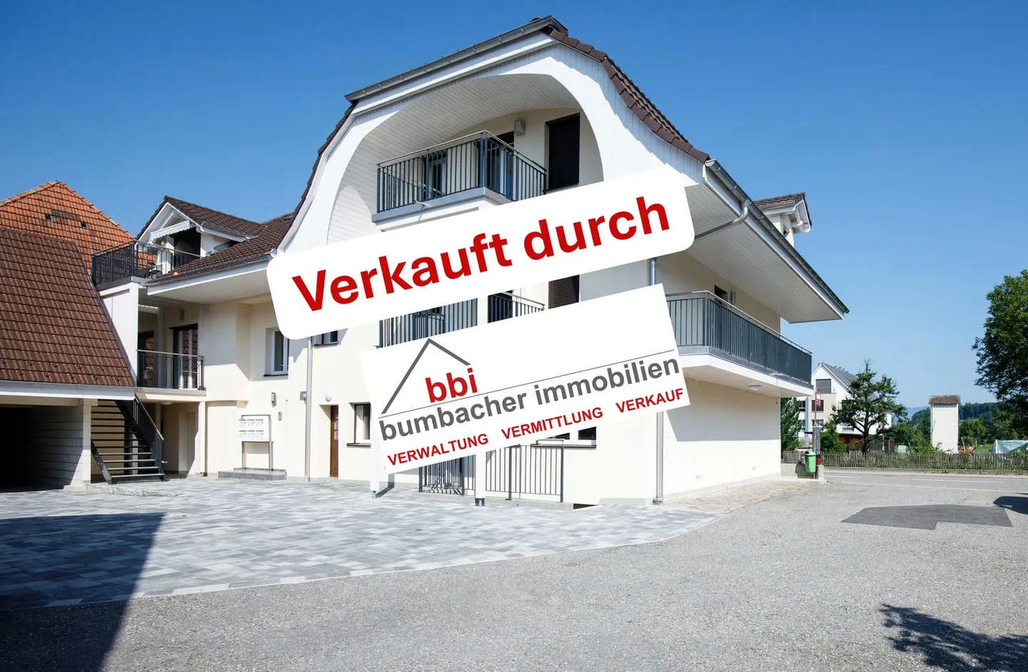 Modernes Mehrfamilienhaus - Foto 1 von 12