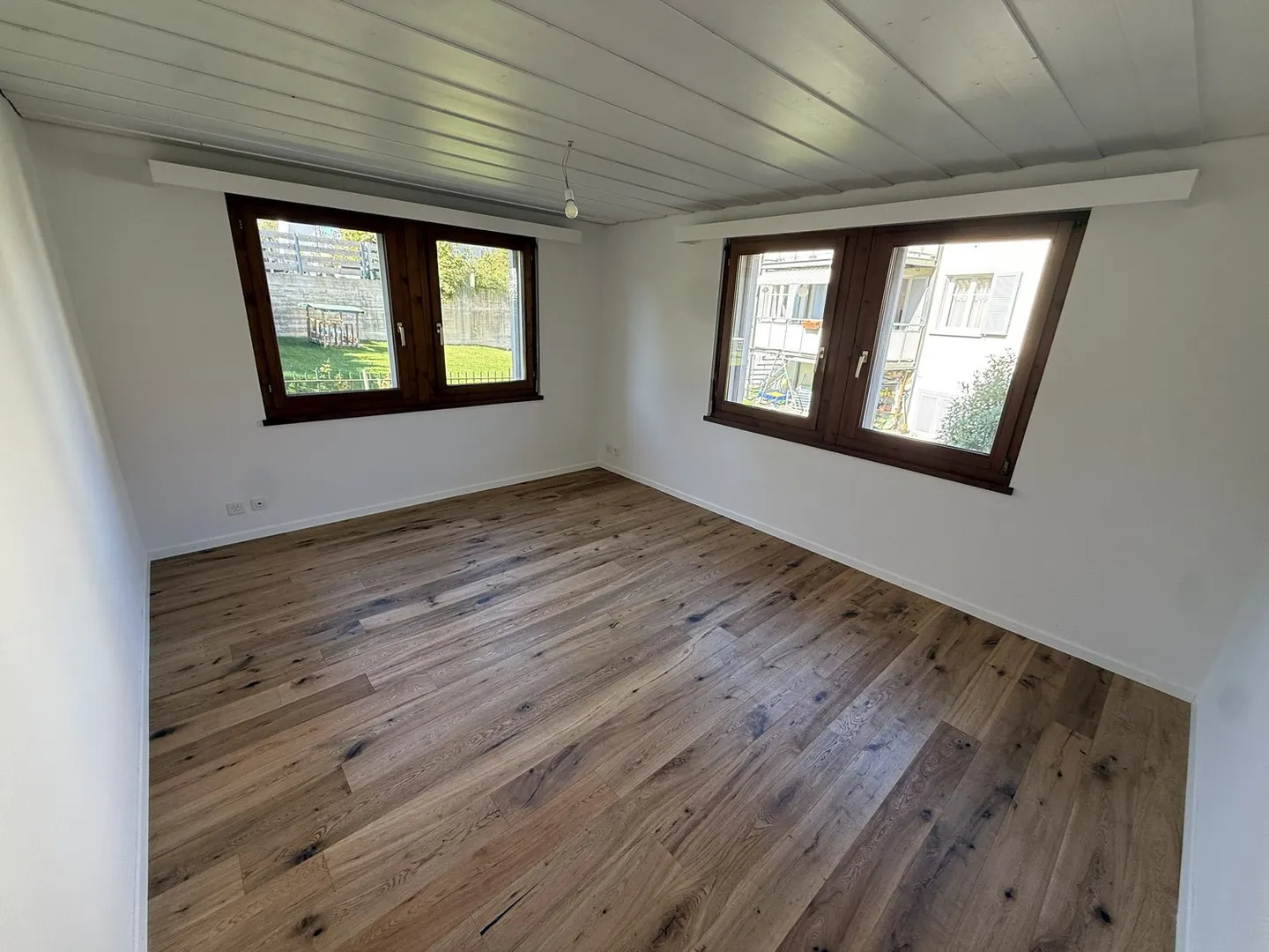 Quiet and central living in a privileged community - Photo 5 of 16
