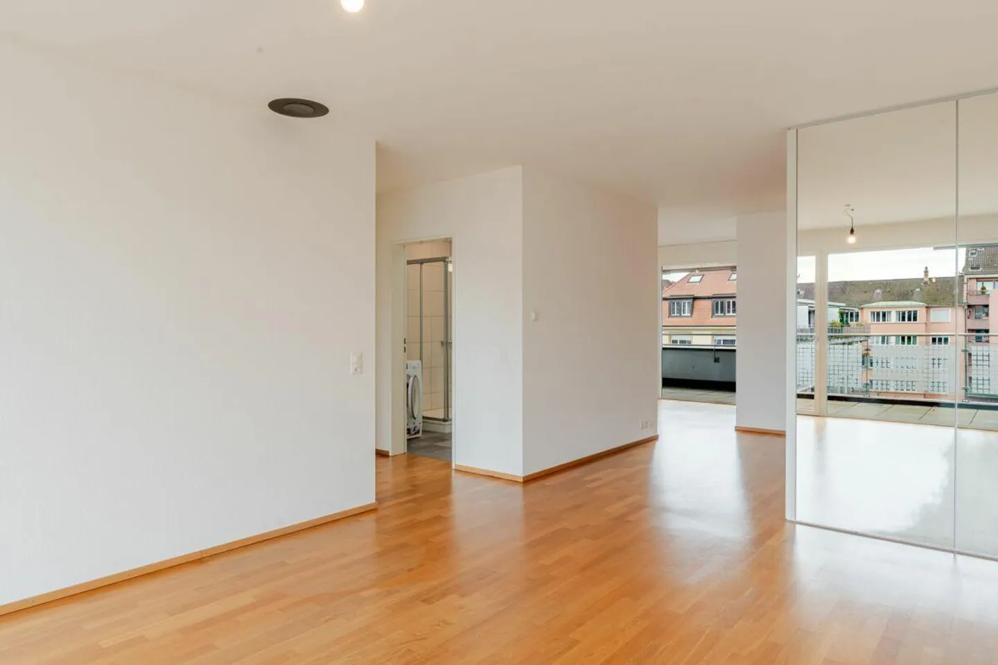 Appartement en attique attrayant de 3,5 Z' plus salle de loisirs et 2 places de parking dans le quartier populaire... - Photo 1 sur 13