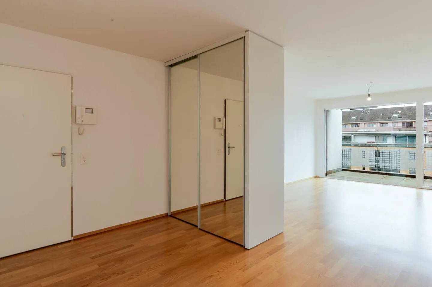 Appartement en attique attrayant de 3,5 Z' plus salle de loisirs et 2 places de parking dans le quartier populaire... - Photo 2 sur 13