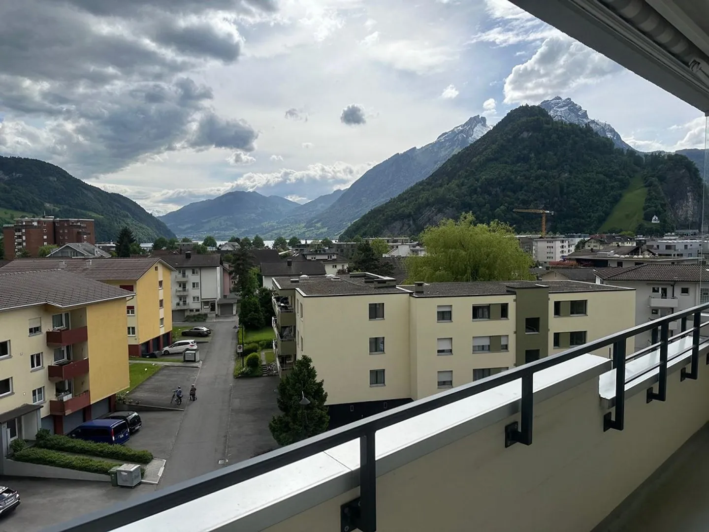 Luminoso appartamento di 3 stanze in una posizione tranquilla a Stansstad in affitto - Foto 1 di 7