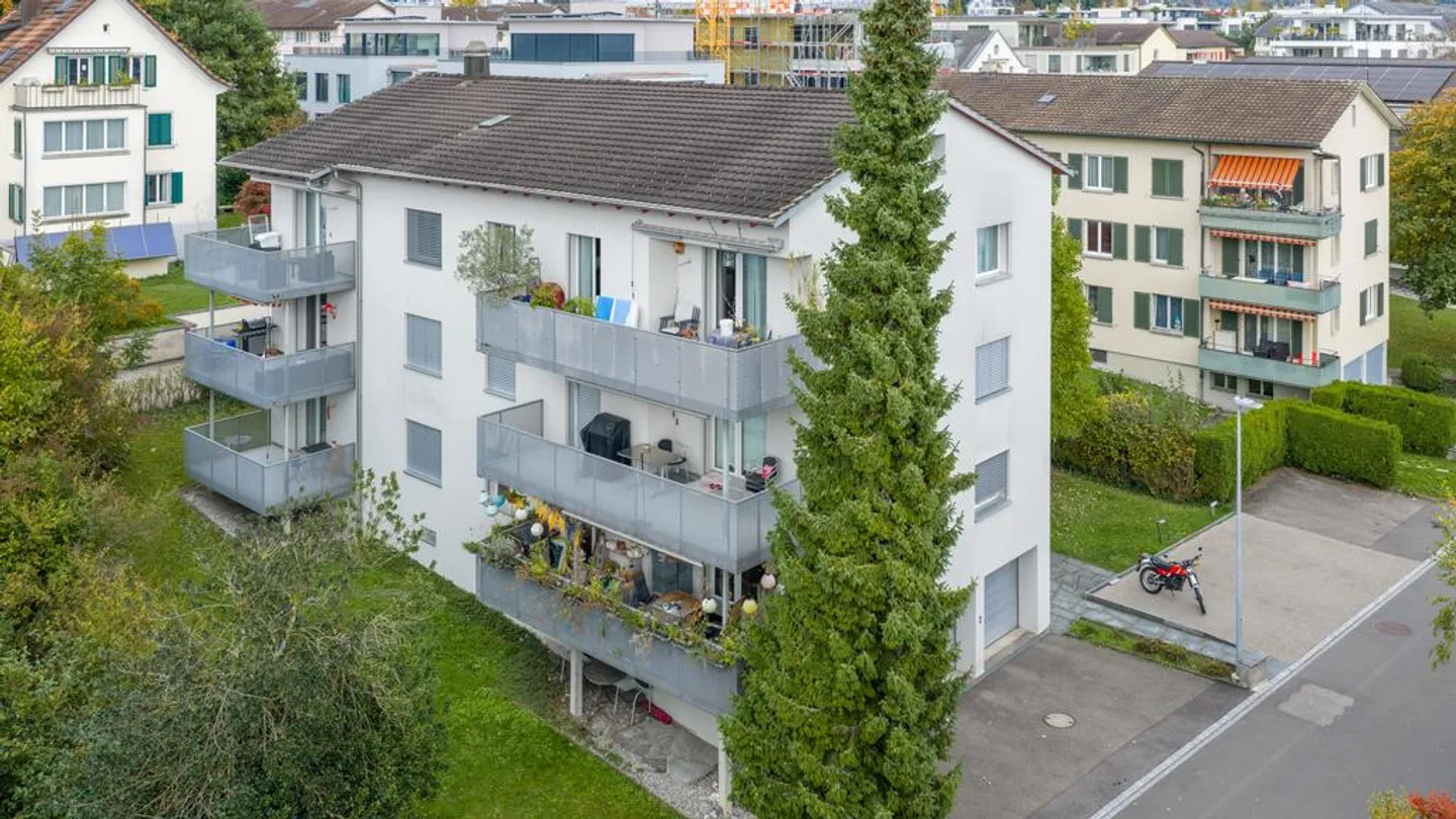 Cozy 4-Room Apartment in Rapperswil - Photo 1 of 8