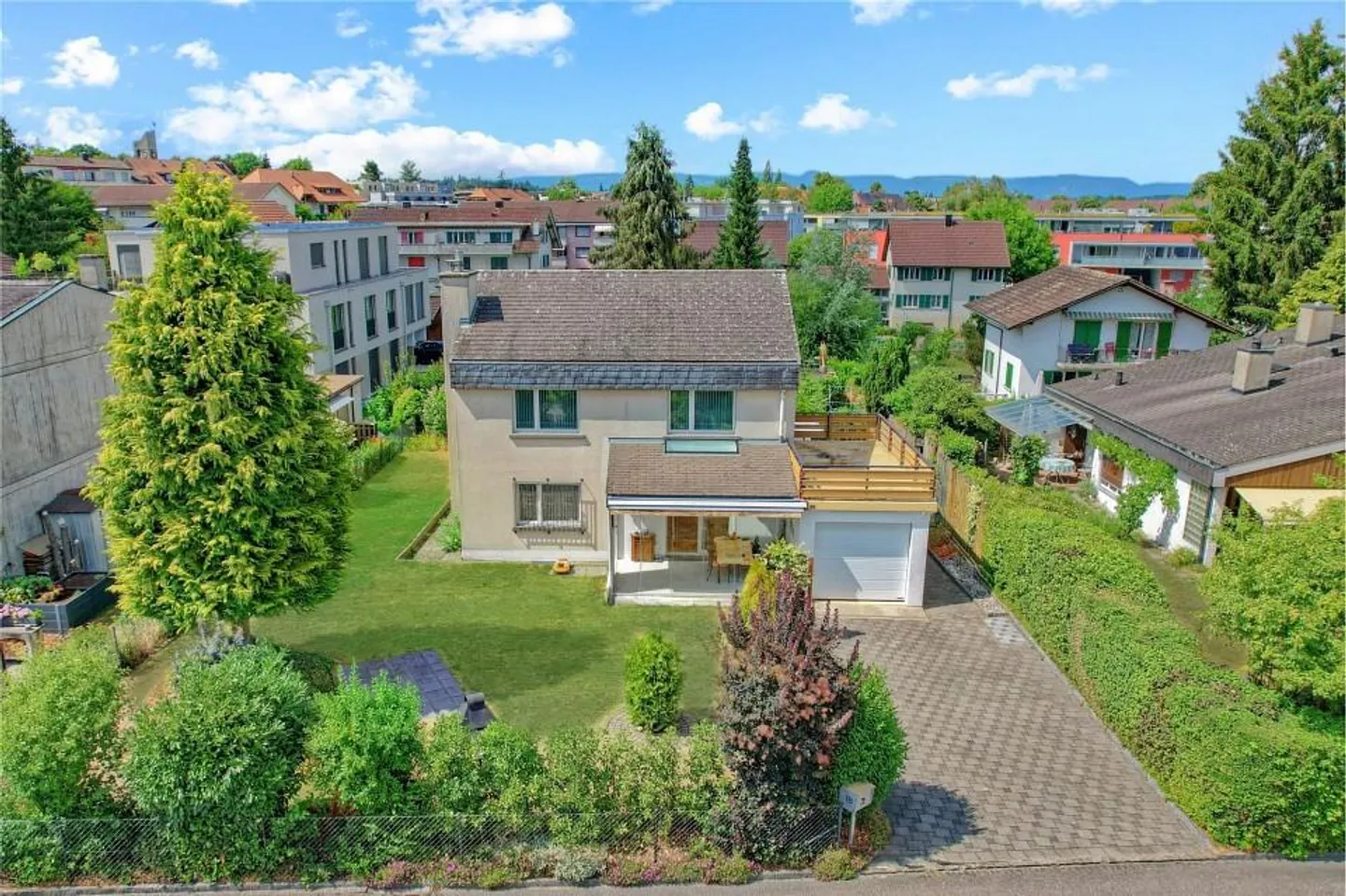 6½-Room Single-Family House with Plenty of Space to Feel Good - Photo 1 of 13
