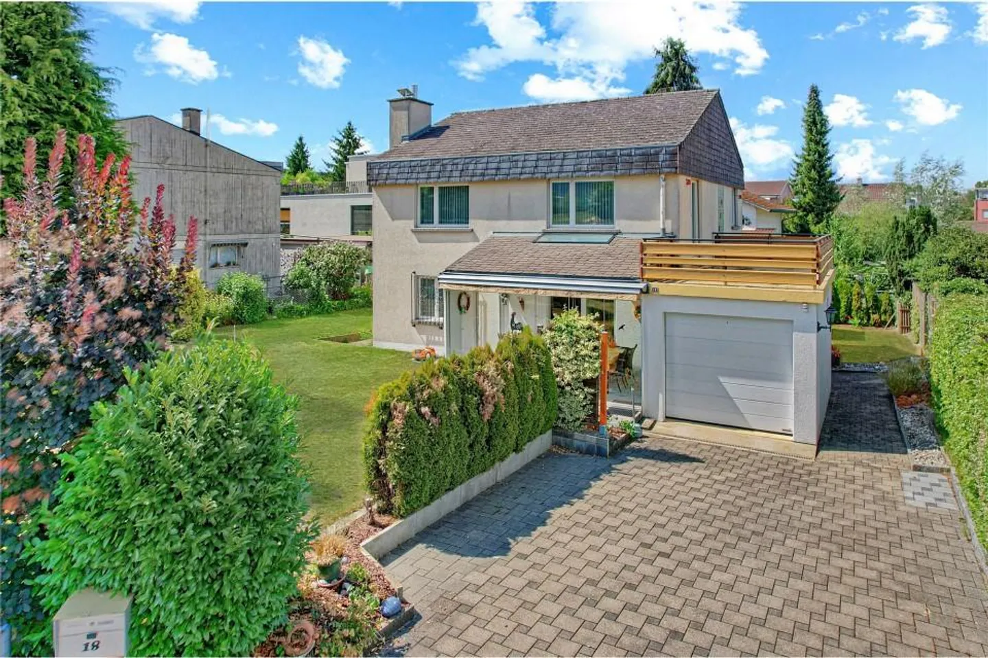 6½-Room Single-Family House with Plenty of Space to Feel Good - Photo 2 of 13