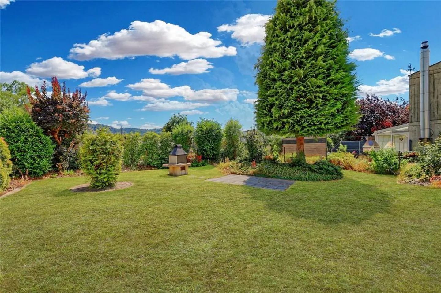 6½-Room Single-Family House with Plenty of Space to Feel Good - Photo 4 of 13