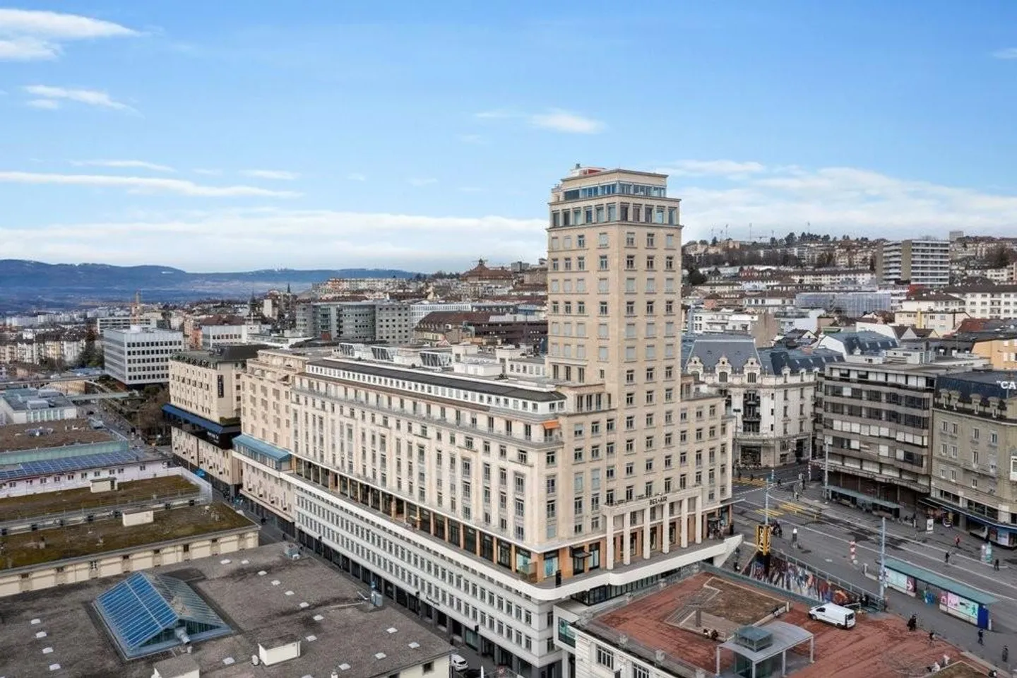 Appartement rénové avec vue - Photo 1 sur 4