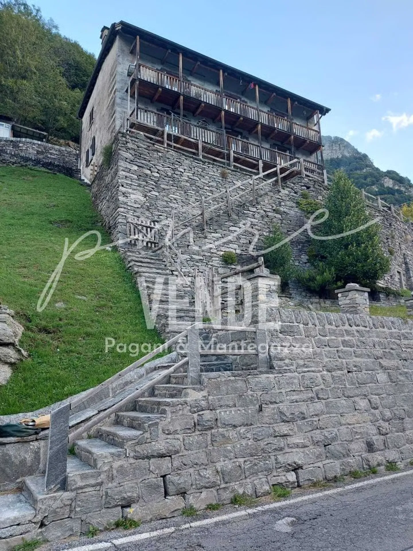 AFFASCINANTE APPARTAMENTO DI 5.0 LOCALI IN CASA BIFAMILIARE RUSTICA CON GROTTINO E GIARDINO PANORAMICO - Foto 3 di 21