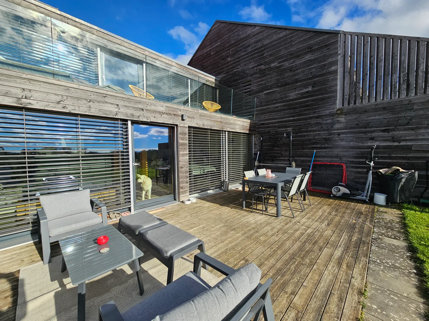 Spacious semi-detached villa - Photo 1 of 10