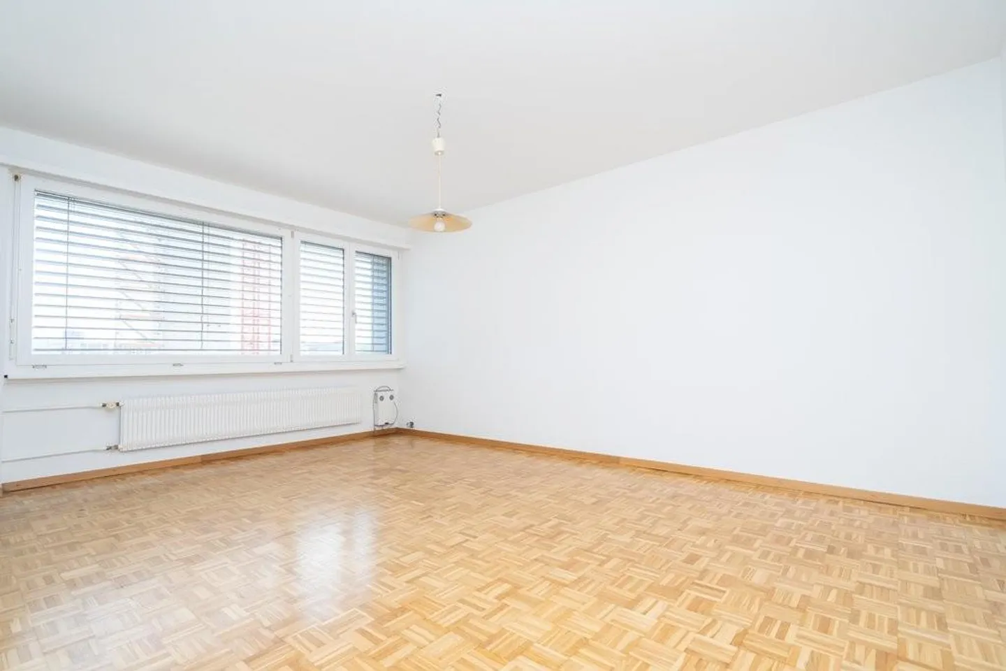 Exclusive Studio in Nidau - Living with Style and Comfort! - Photo 2 of 7