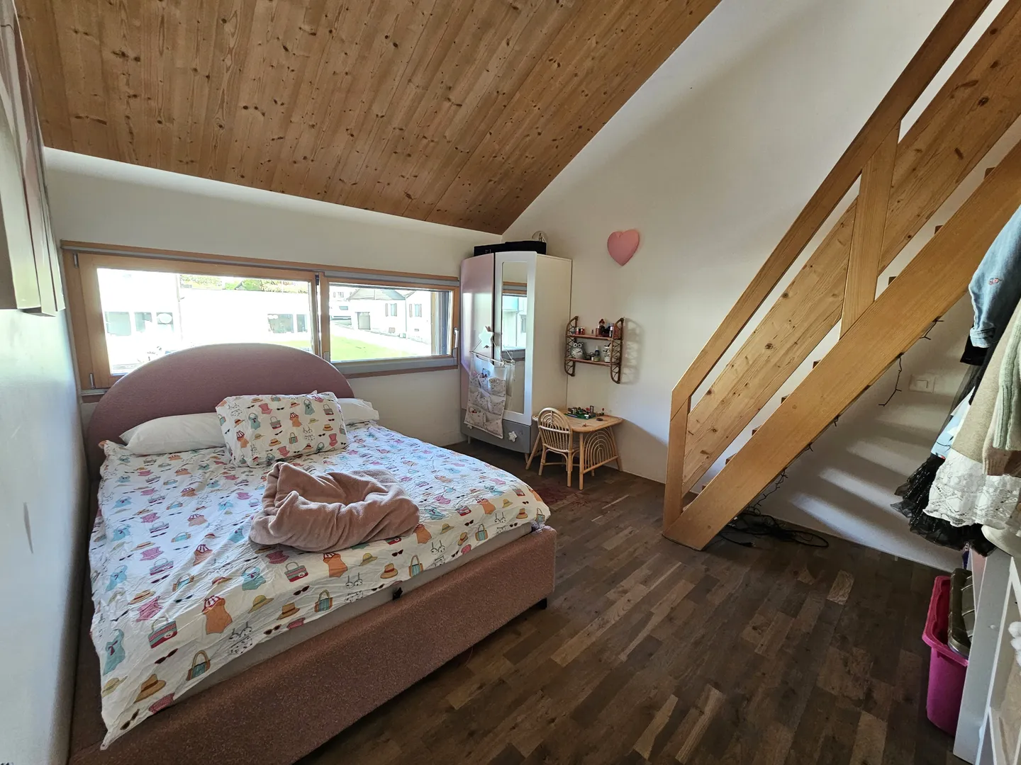 Spacious semi-detached villa - Photo 7 of 10