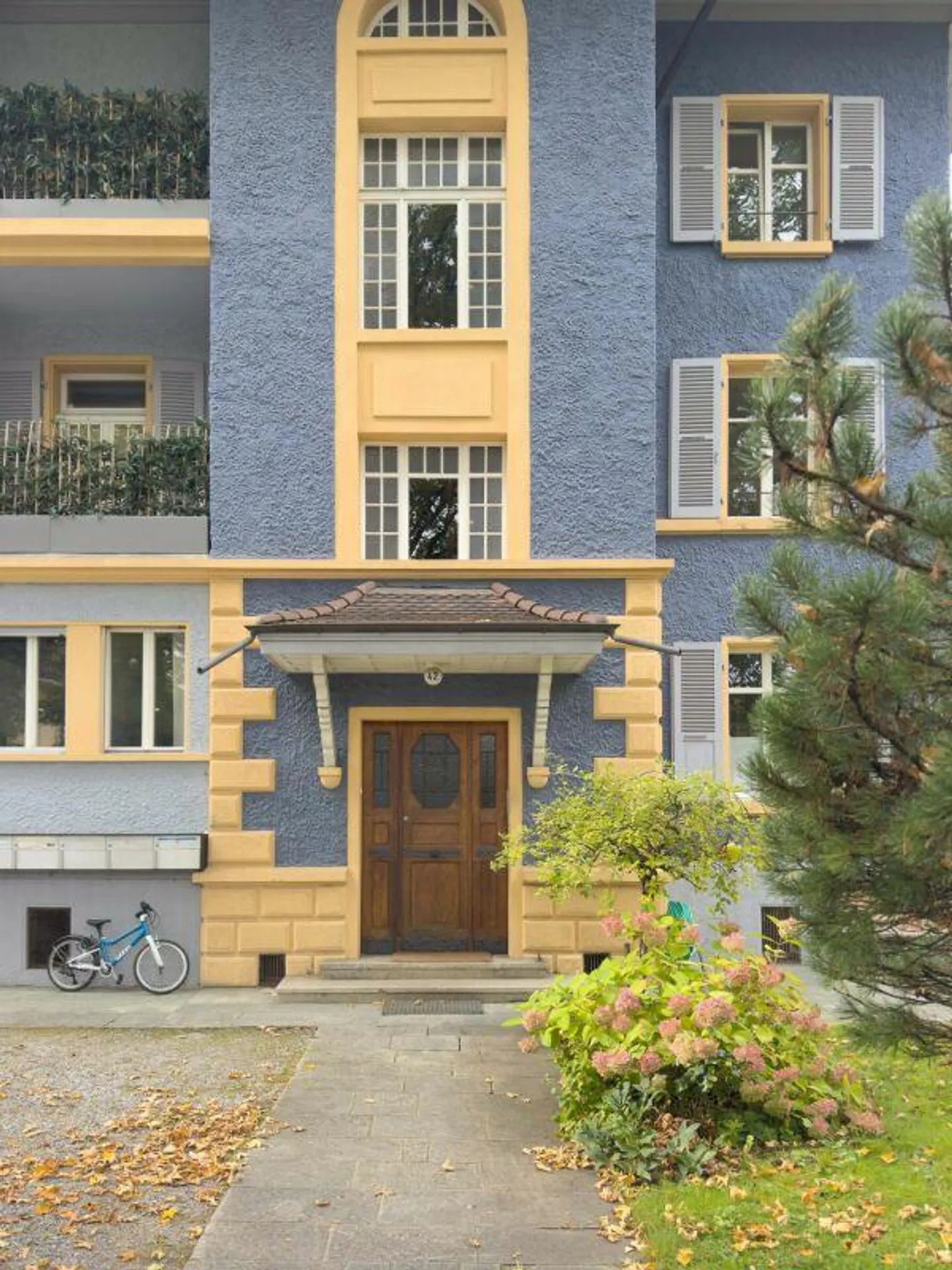 Representative 6.5-room old building apartment with generous 209 m² living space - Photo 1 of 25