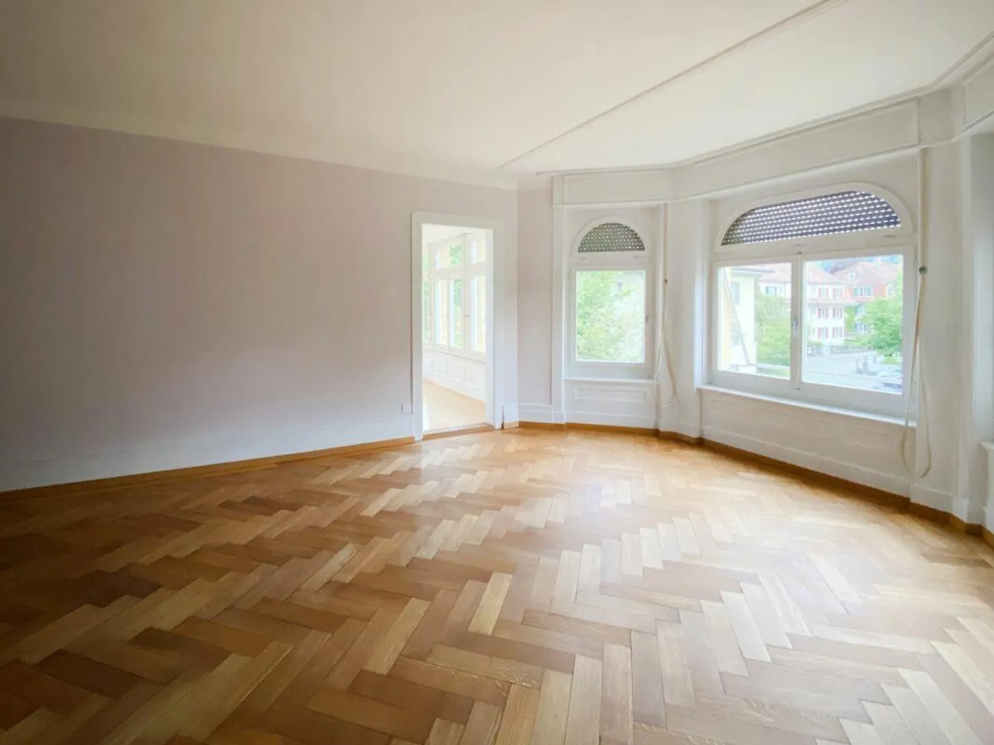 Representative 6.5-room old building apartment with generous 209 m² living space - Photo 4 of 25
