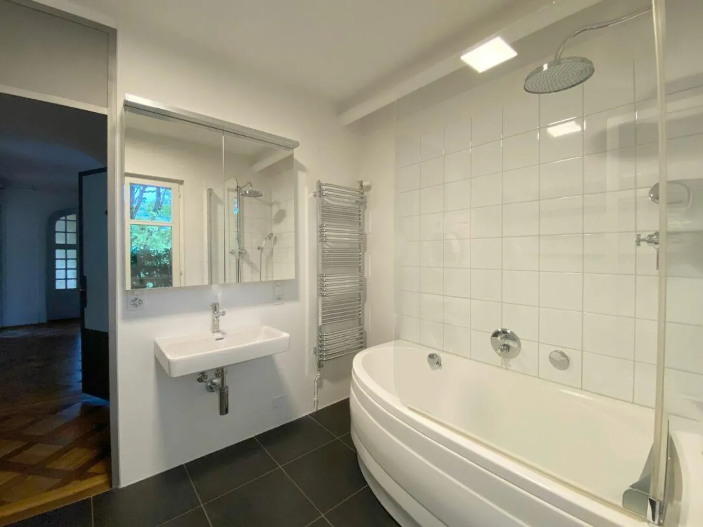 Representative 6.5-room old building apartment with generous 209 m² living space - Photo 13 of 25